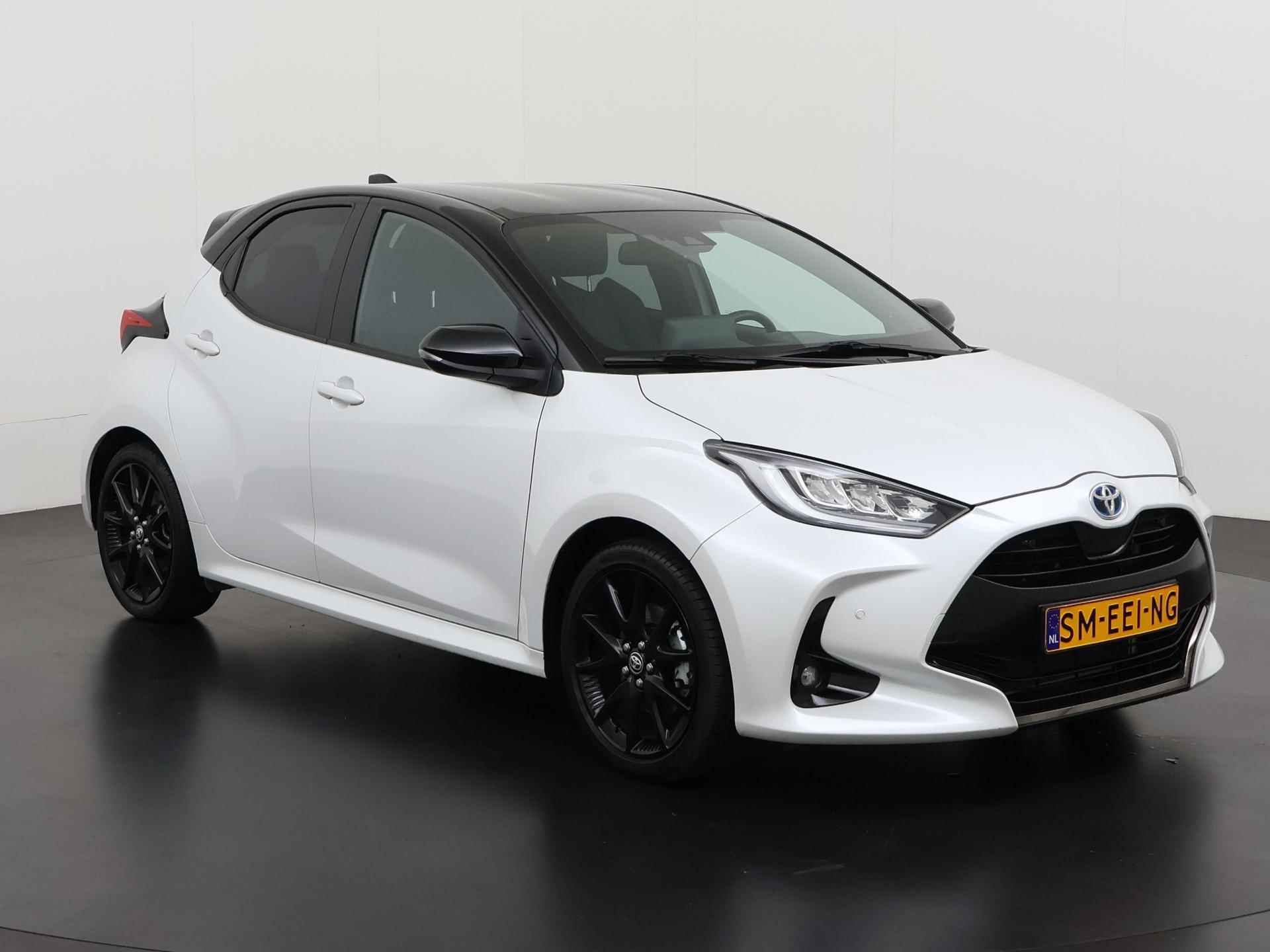 Toyota Yaris 1.5 Hybrid Executive Bi Tone | Head up | JBL | Camera | Carplay | Zondag Open! - 30/40