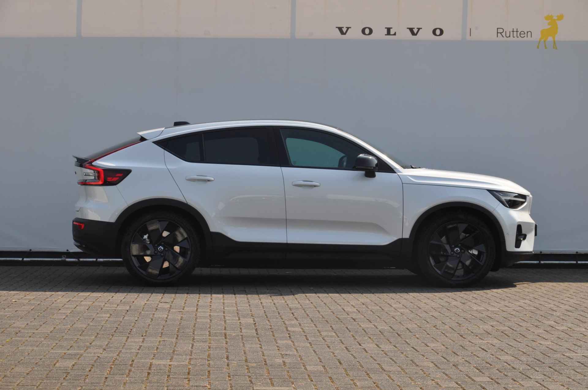 Volvo C40 252PK Single Motor Extended Range Ultimate 82 kWh Long range / Heico verlaagd/ Google Infotainment / Adaptieve cruise control / Apple carplay / Panoramadak / Stoel- en stuurwielverwarming / Parkeersensoren Voor en Achter / Elektrische achterklep / 360 ​Graden Camera / - 4/41