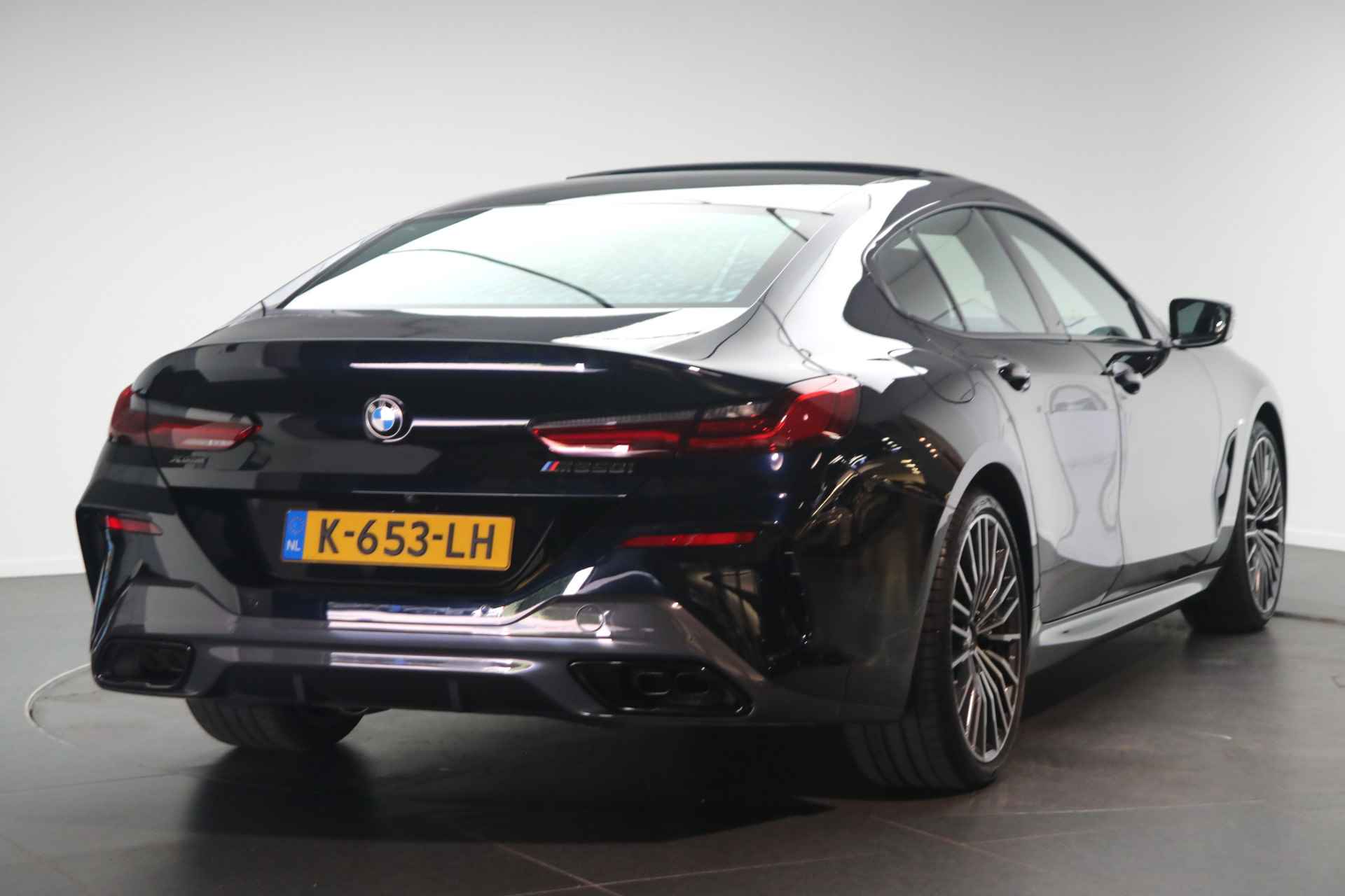 BMW 8 Serie Gran Coupé M850i xDrive High Executive Automaat / Panoramadak / Adaptief M Onderstel Professional / Laserlicht / Bowers & Wilkins / M Sportstoelen / Soft Close / Night Vision - 4/37