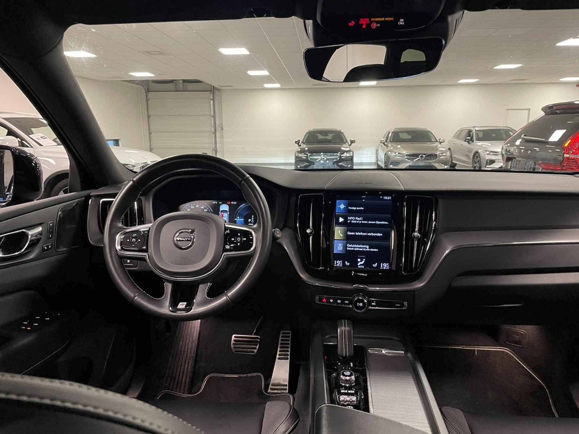 Volvo XC60 T8 AWD Recharge R-Design | Harman Kardon | Stoelverwarming | Standkachel met Volvo On Call App | Parkeercamera | Bestuurdersstoe - 9/30