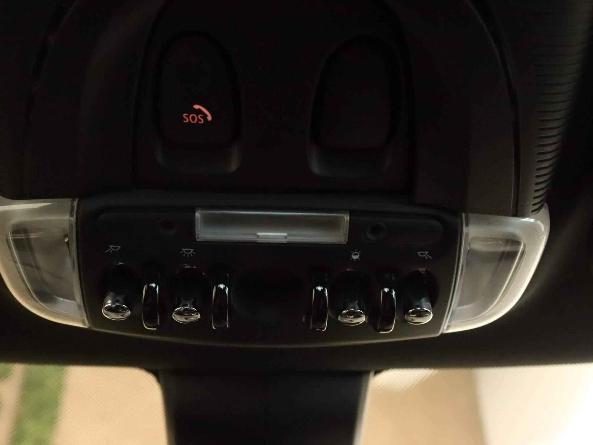 Mini Mini Electric Charged 33 kWh  - ORIGINEEL NEDERLANDSE AUTO - 33 KWH ACCU - HEAD UP DISPLAY - NAVIGATIE - LEDEREN BEKLEDING - 17 INCH LICHT METALEN VELGEN - PARKEERSENSOREN VOOR/ ACHTER - TWO TONE LAK - VOORSTOELEN VERWARMD - HARMAN KARDON AUDIO - CLIMATE CONTROL - 35/38