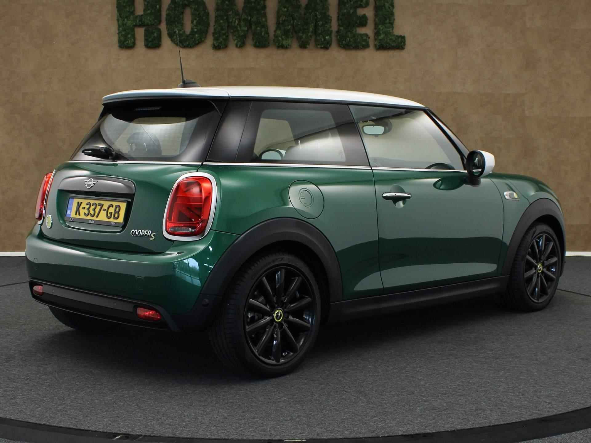 Mini Mini Electric Charged 33 kWh  - ORIGINEEL NEDERLANDSE AUTO - 33 KWH ACCU - HEAD UP DISPLAY - NAVIGATIE - LEDEREN BEKLEDING - 17 INCH LICHT METALEN VELGEN - PARKEERSENSOREN VOOR/ ACHTER - TWO TONE LAK - VOORSTOELEN VERWARMD - HARMAN KARDON AUDIO - CLIMATE CONTROL - 6/38