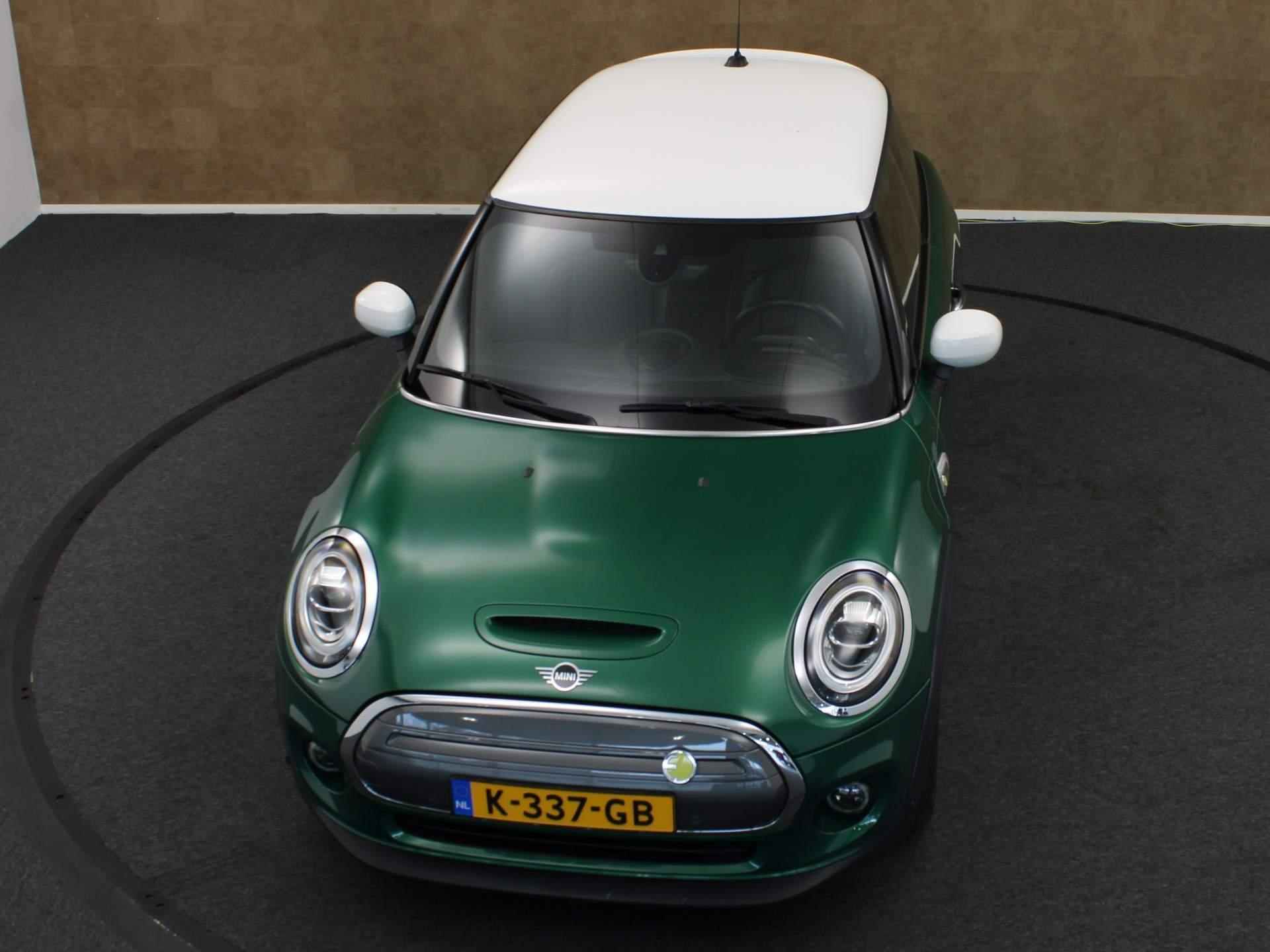 Mini Mini Electric Charged 33 kWh  - ORIGINEEL NEDERLANDSE AUTO - 33 KWH ACCU - HEAD UP DISPLAY - NAVIGATIE - LEDEREN BEKLEDING - 17 INCH LICHT METALEN VELGEN - PARKEERSENSOREN VOOR/ ACHTER - TWO TONE LAK - VOORSTOELEN VERWARMD - HARMAN KARDON AUDIO - CLIMATE CONTROL - 12/38