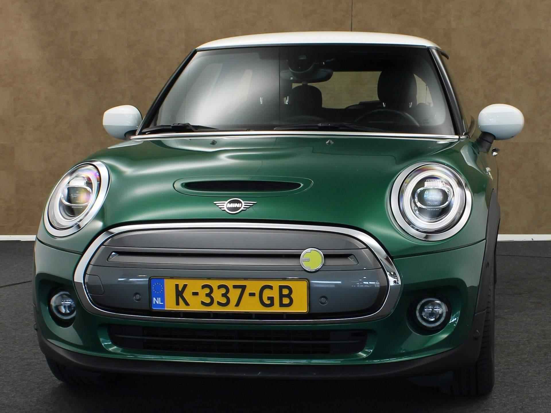 Mini Mini Electric Charged 33 kWh  - ORIGINEEL NEDERLANDSE AUTO - 33 KWH ACCU - HEAD UP DISPLAY - NAVIGATIE - LEDEREN BEKLEDING - 17 INCH LICHT METALEN VELGEN - PARKEERSENSOREN VOOR/ ACHTER - TWO TONE LAK - VOORSTOELEN VERWARMD - HARMAN KARDON AUDIO - CLIMATE CONTROL - 13/38