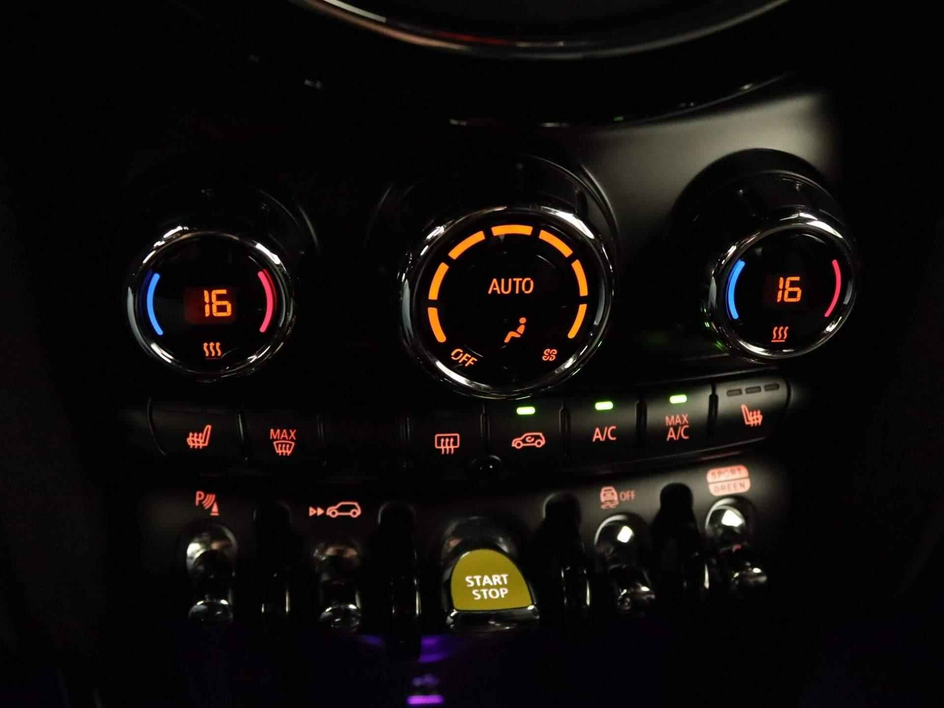 Mini Mini Electric Charged 33 kWh  - ORIGINEEL NEDERLANDSE AUTO - 33 KWH ACCU - HEAD UP DISPLAY - NAVIGATIE - LEDEREN BEKLEDING - 17 INCH LICHT METALEN VELGEN - PARKEERSENSOREN VOOR/ ACHTER - TWO TONE LAK - VOORSTOELEN VERWARMD - HARMAN KARDON AUDIO - CLIMATE CONTROL - 19/38