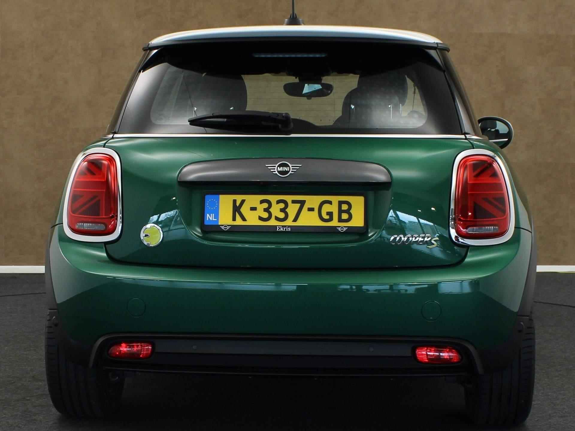 Mini Mini Electric Charged 33 kWh  - ORIGINEEL NEDERLANDSE AUTO - 33 KWH ACCU - HEAD UP DISPLAY - NAVIGATIE - LEDEREN BEKLEDING - 17 INCH LICHT METALEN VELGEN - PARKEERSENSOREN VOOR/ ACHTER - TWO TONE LAK - VOORSTOELEN VERWARMD - HARMAN KARDON AUDIO - CLIMATE CONTROL - 27/38