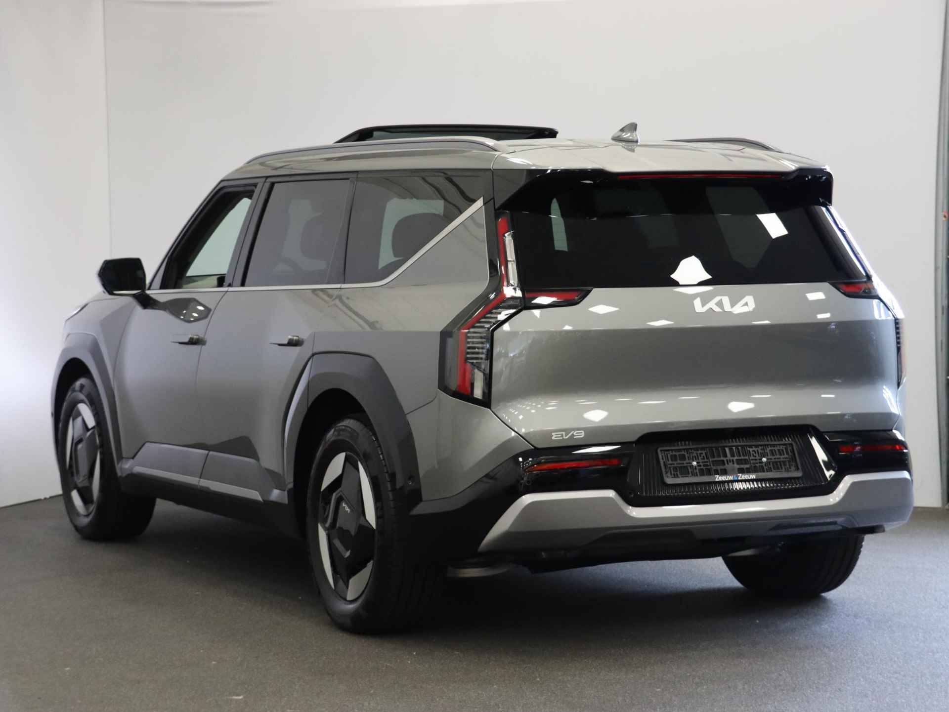 Kia EV9 Plus 99.8 kWh | Private Lease vanaf € 869,-| 2,99% rente | actieradius tot 563 km | Meridian premium sound system | Relaxfunctie voor voorstoelen | Vegan lederen stoelbekleding Plus | Nu te bestellen KIA Leiderdorp: 071 760 06 00 - 7/34