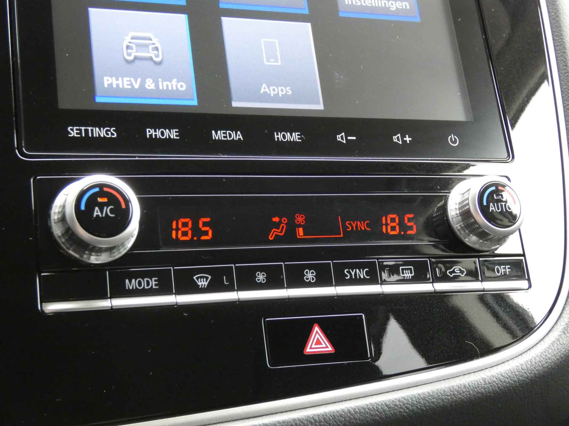 Mitsubishi Outlander 2.4 PHEV Pure+ Automaat! | Camera | Stoelverwarming | Parkeersensoren - 45/61