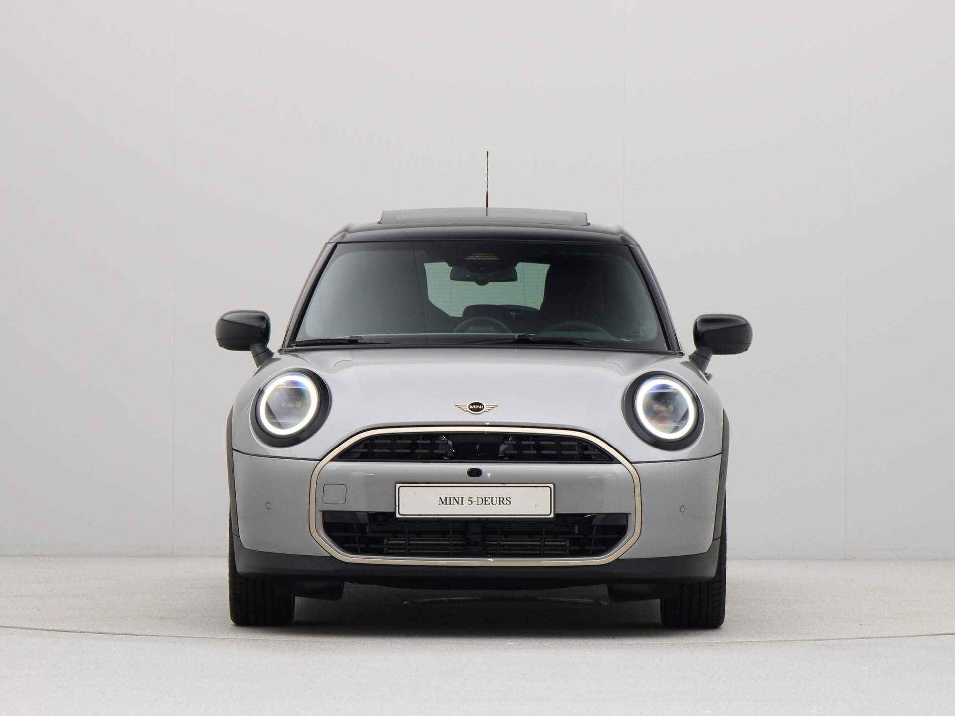 MINI Cooper 5-deurs C Favoured Pakket L PRIVATE LEASE EUR 596,- (48 mnd/10.000 km) - 7/23