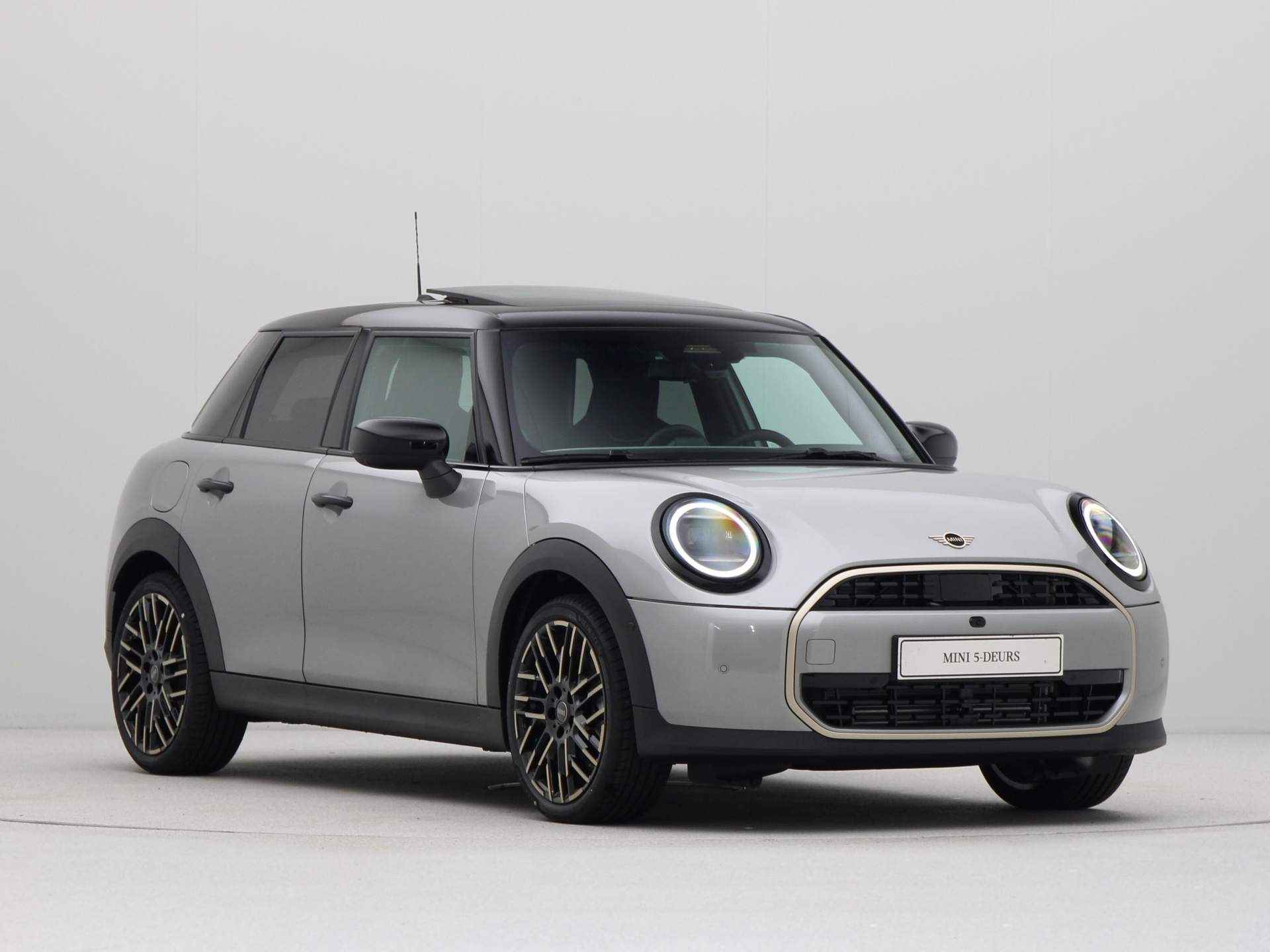 MINI Cooper 5-deurs C Favoured Pakket L PRIVATE LEASE EUR 596,- (48 mnd/10.000 km) - 8/23