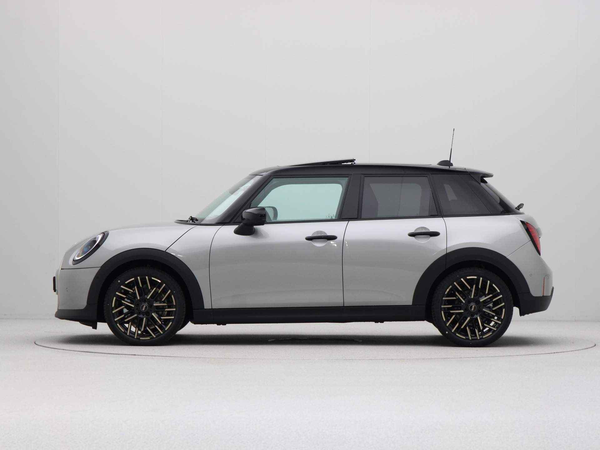 MINI Cooper 5-deurs C Favoured Pakket L PRIVATE LEASE EUR 596,- (48 mnd/10.000 km) - 13/23