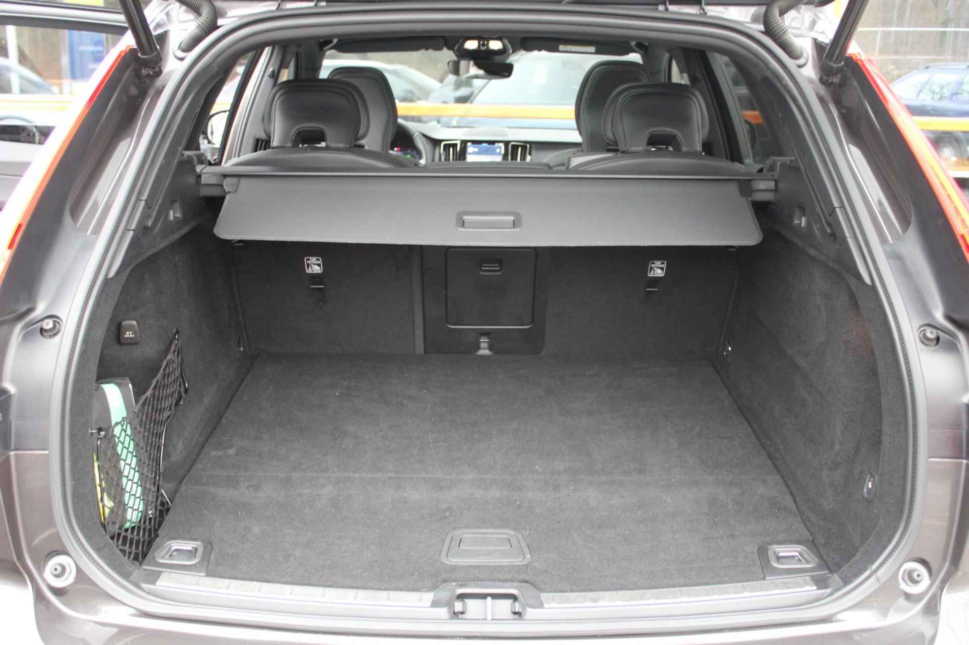 Volvo XC60 T6 Hybride AWD I Plus Dark | Trekhaak 2100 kg | Geventileerde stoelen | Google | R-Design - 9/46