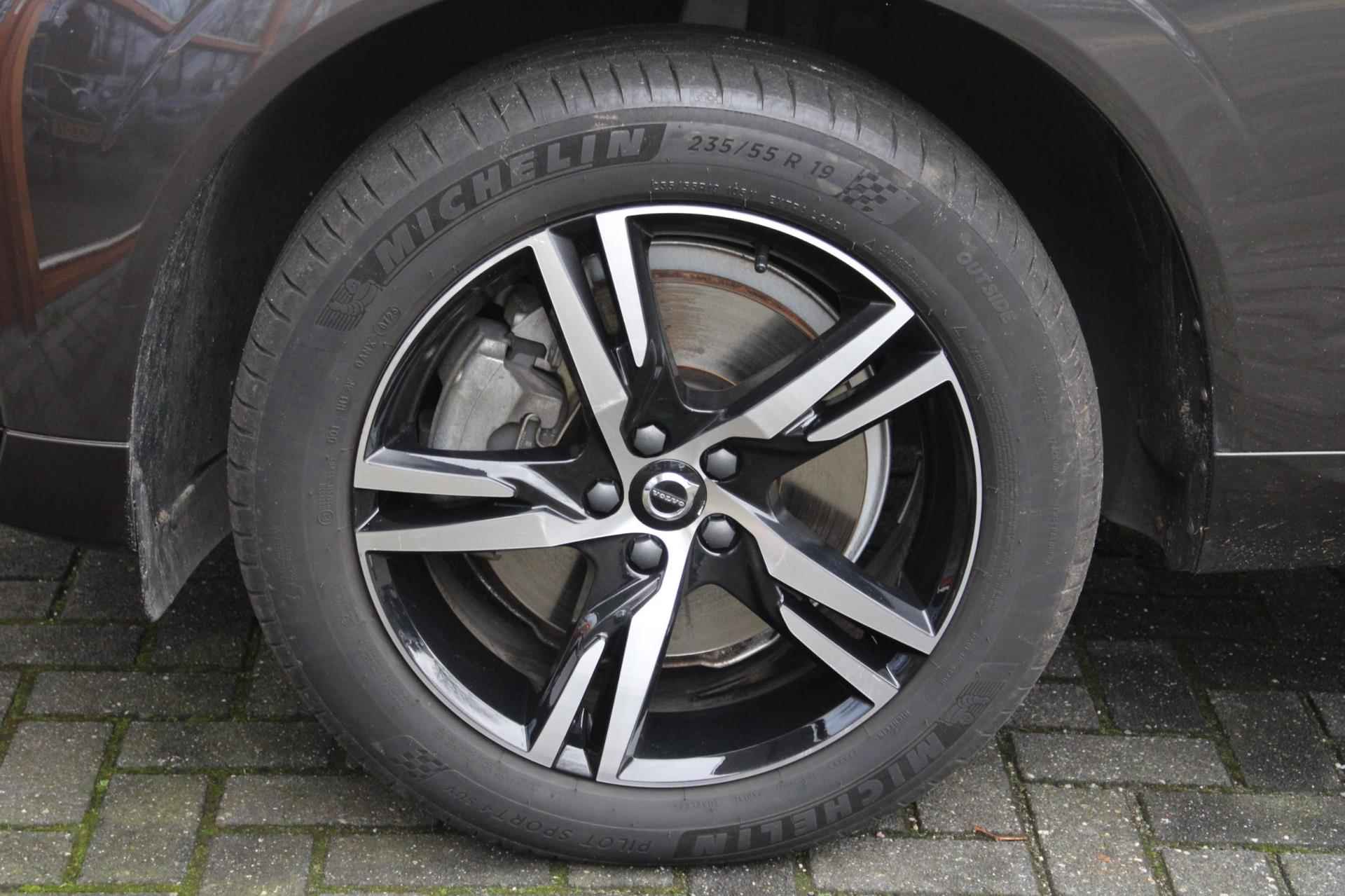 Volvo XC60 T6 Hybride AWD I Plus Dark | Trekhaak 2100 kg | Geventileerde stoelen | Google | R-Design - 11/46