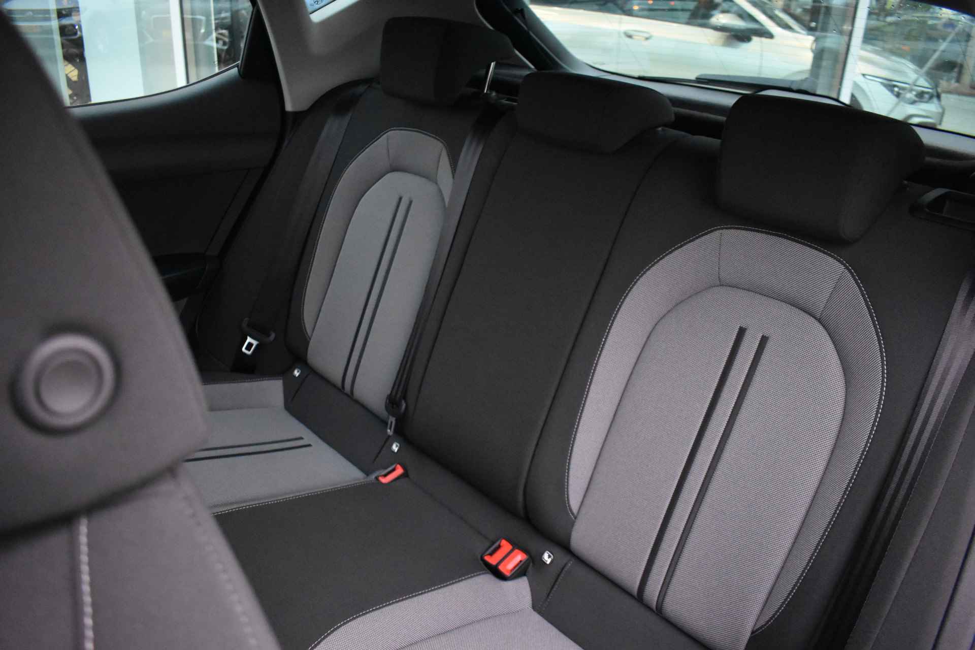 SEAT Leon 1.0 eTSI 110PK DSG-7 Style Business Intense | NAVIGATIE | CAMERA | ADAPT. CRUISE - 28/35