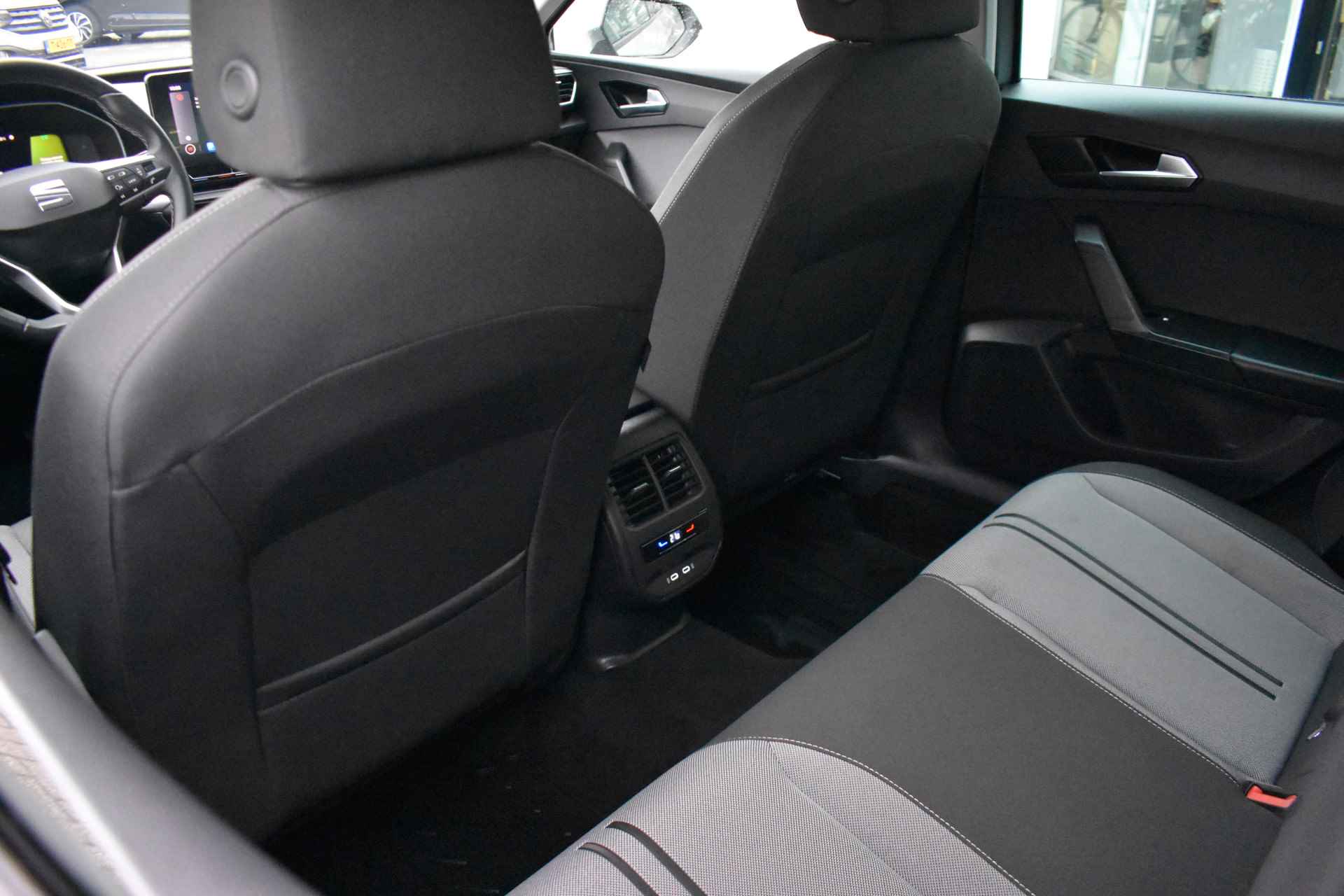 SEAT Leon 1.0 eTSI 110PK DSG-7 Style Business Intense | NAVIGATIE | CAMERA | ADAPT. CRUISE - 29/35