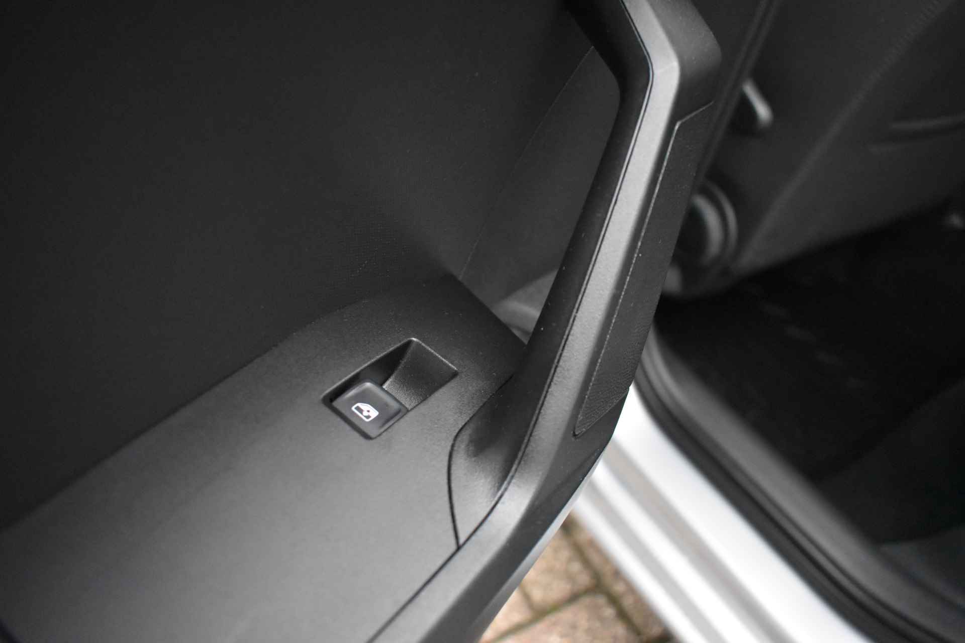 SEAT Leon 1.0 eTSI 110PK DSG-7 Style Business Intense | NAVIGATIE | CAMERA | ADAPT. CRUISE - 32/35