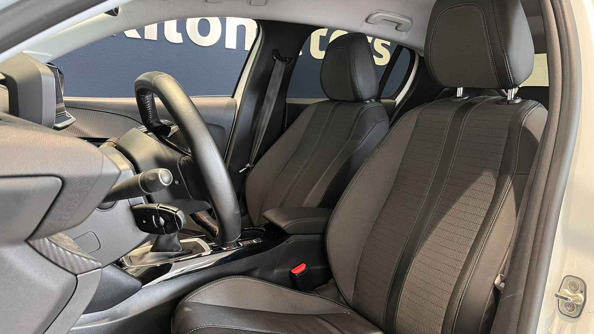 Peugeot 208 1.2 PureTech Allure | Camera | Navigatie | Apple Carplay/Android Auto - 12/31