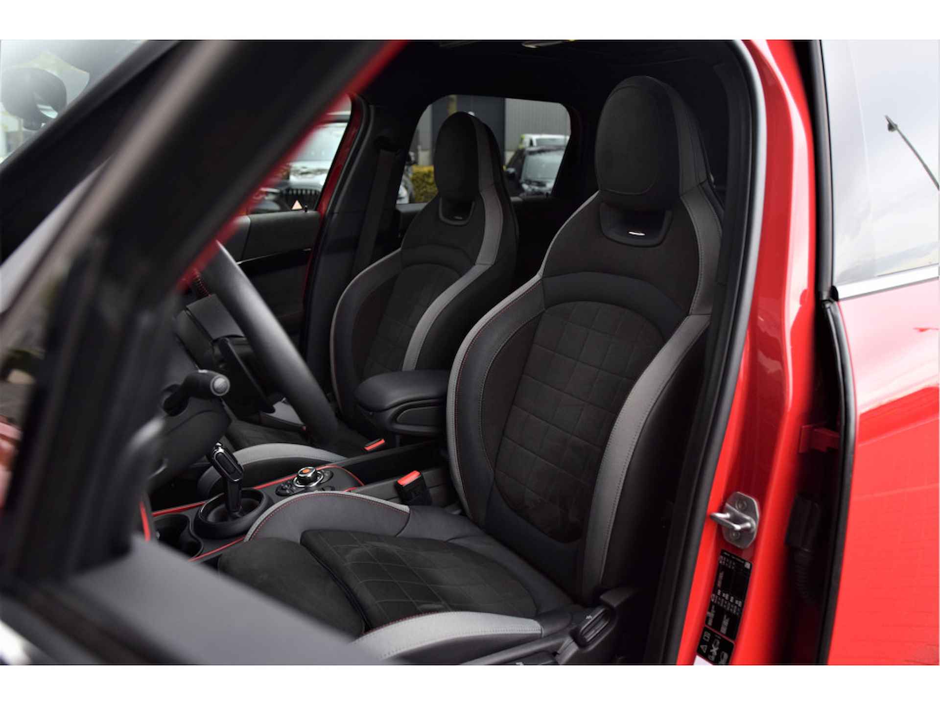 MINI Countryman John Cooper Works ALL4 Chili Automaat / Panoramadak / Adaptief onderstel / Achteruitrijcamera / Stoelverwarming / Active Cruise Control / Harman Kardon / Head-Up - 4/43