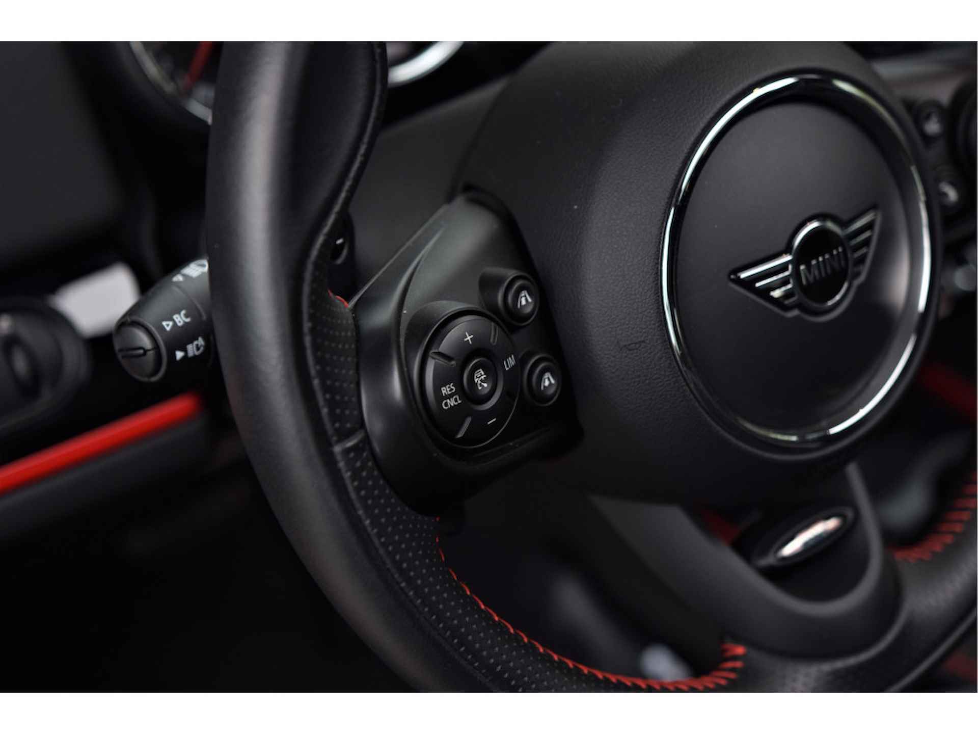 MINI Countryman John Cooper Works ALL4 Chili Automaat / Panoramadak / Adaptief onderstel / Achteruitrijcamera / Stoelverwarming / Active Cruise Control / Harman Kardon / Head-Up - 15/43