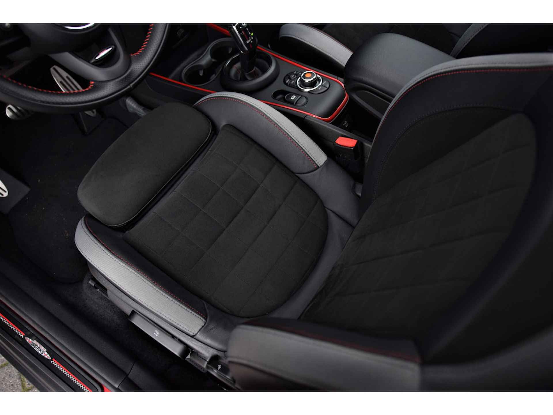 MINI Countryman John Cooper Works ALL4 Chili Automaat / Panoramadak / Adaptief onderstel / Achteruitrijcamera / Stoelverwarming / Active Cruise Control / Harman Kardon / Head-Up - 25/43