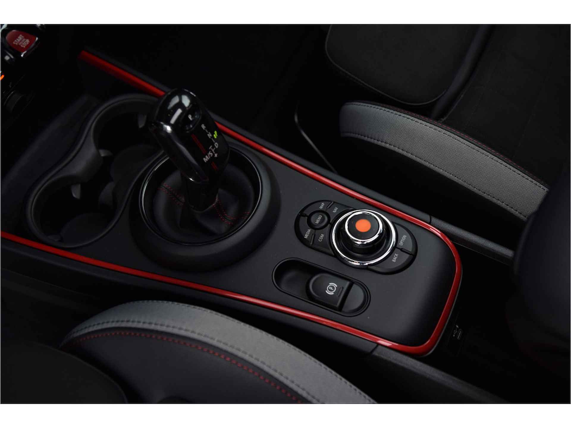 MINI Countryman John Cooper Works ALL4 Chili Automaat / Panoramadak / Adaptief onderstel / Achteruitrijcamera / Stoelverwarming / Active Cruise Control / Harman Kardon / Head-Up - 30/43