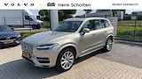 Volvo XC90 T8 390PK AUT8 Twin Engine AWD Inscription, 100% HS Volvo Onderhouden, Luchtvering, Adaptive Cruise & Pilot Assist, Lederen Bekleding incl. Stoelverwarming, BLIS, 4-Zone Climate Control, Panoramisch Schuif-Kanteldak, 20" Velgen,