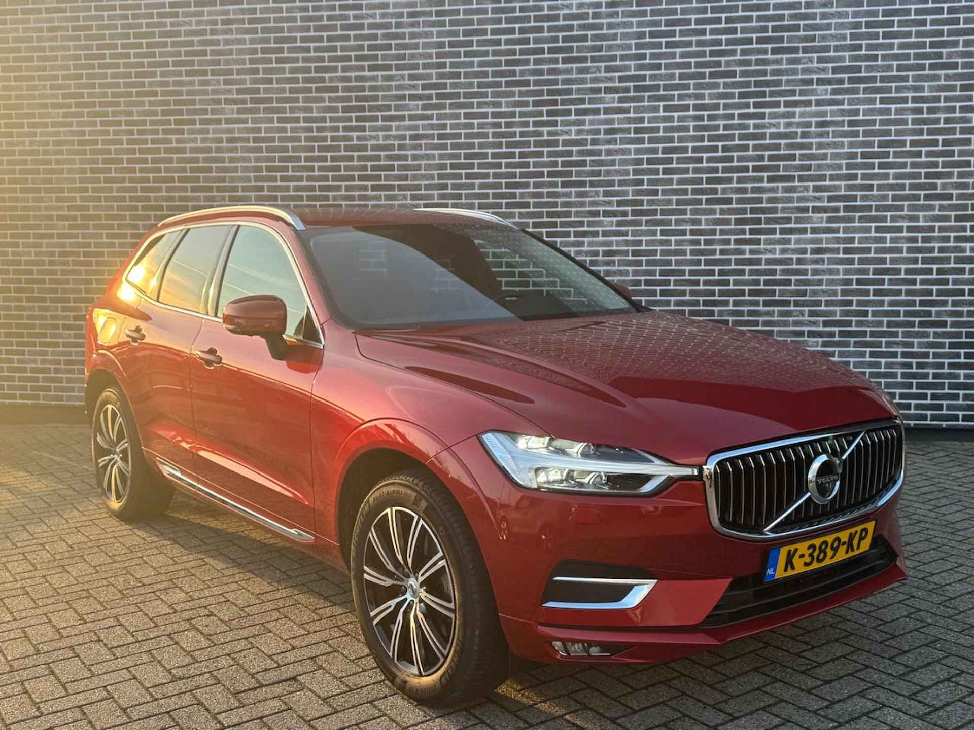 Volvo XC60 2.0 B5 Inscription | Trekhaak | Adaptive cruise control | 360 camera | Lederen bekleding | Dode hoek waarschuwing BLIS | Actieve LED koplampen | Stoel- en stuurwielverwarming | - 3/10