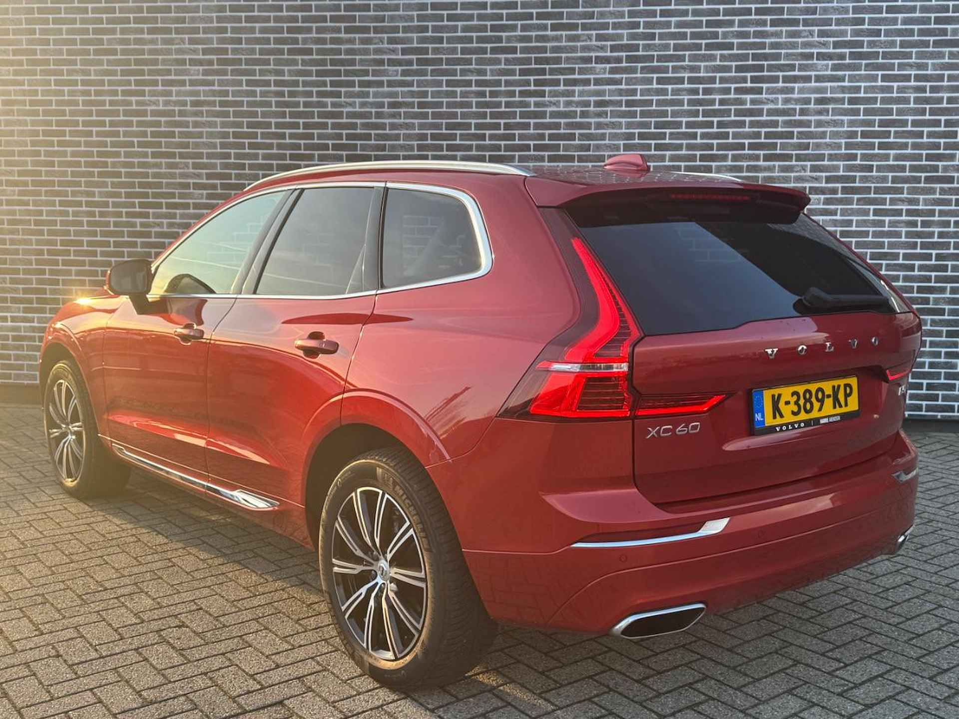 Volvo XC60 2.0 B5 Inscription | Trekhaak | Adaptive cruise control | 360 camera | Lederen bekleding | Dode hoek waarschuwing BLIS | Actieve LED koplampen | Stoel- en stuurwielverwarming | - 5/10