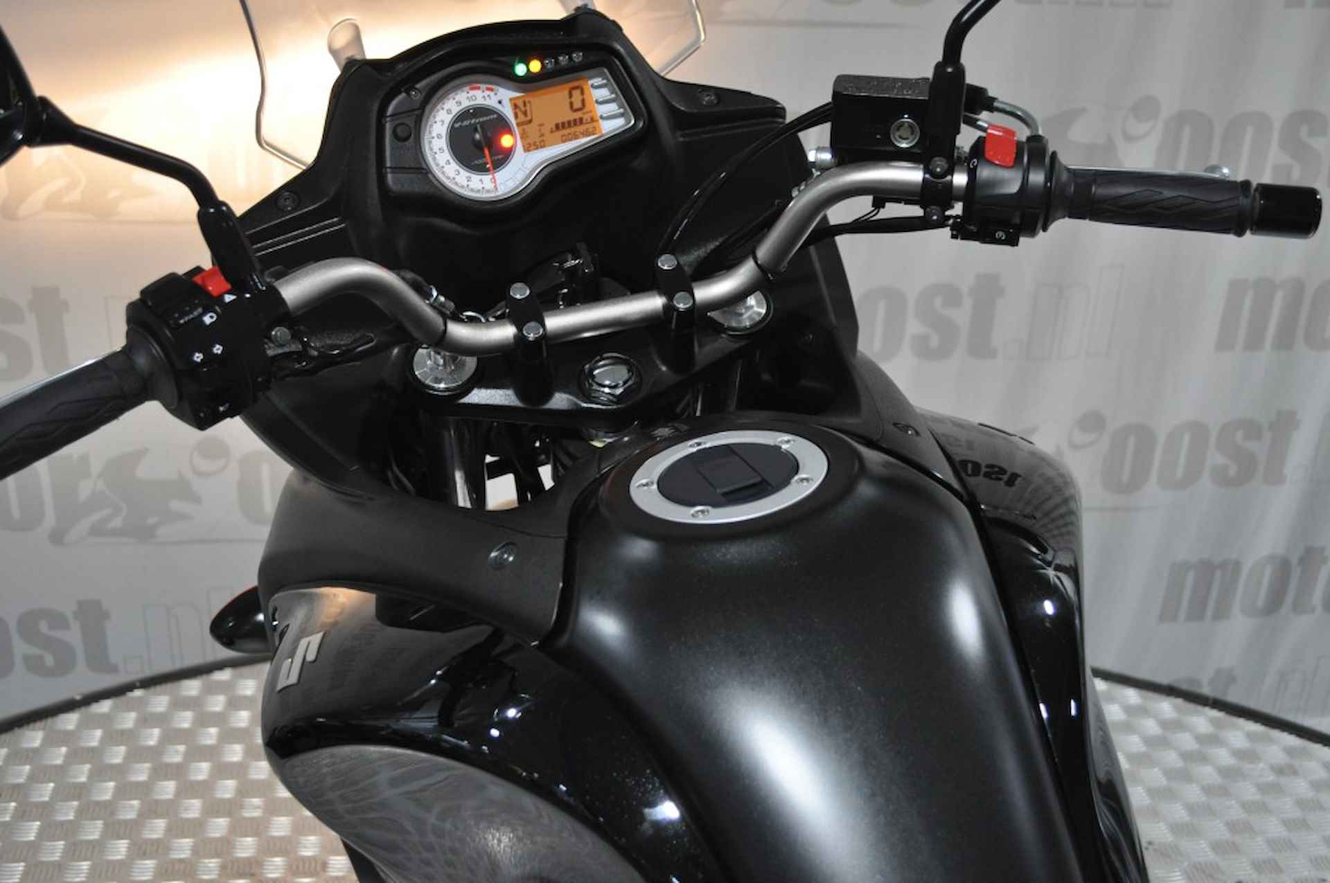 SUZUKI Dl 650 A   Abs V-STROM - 15/17