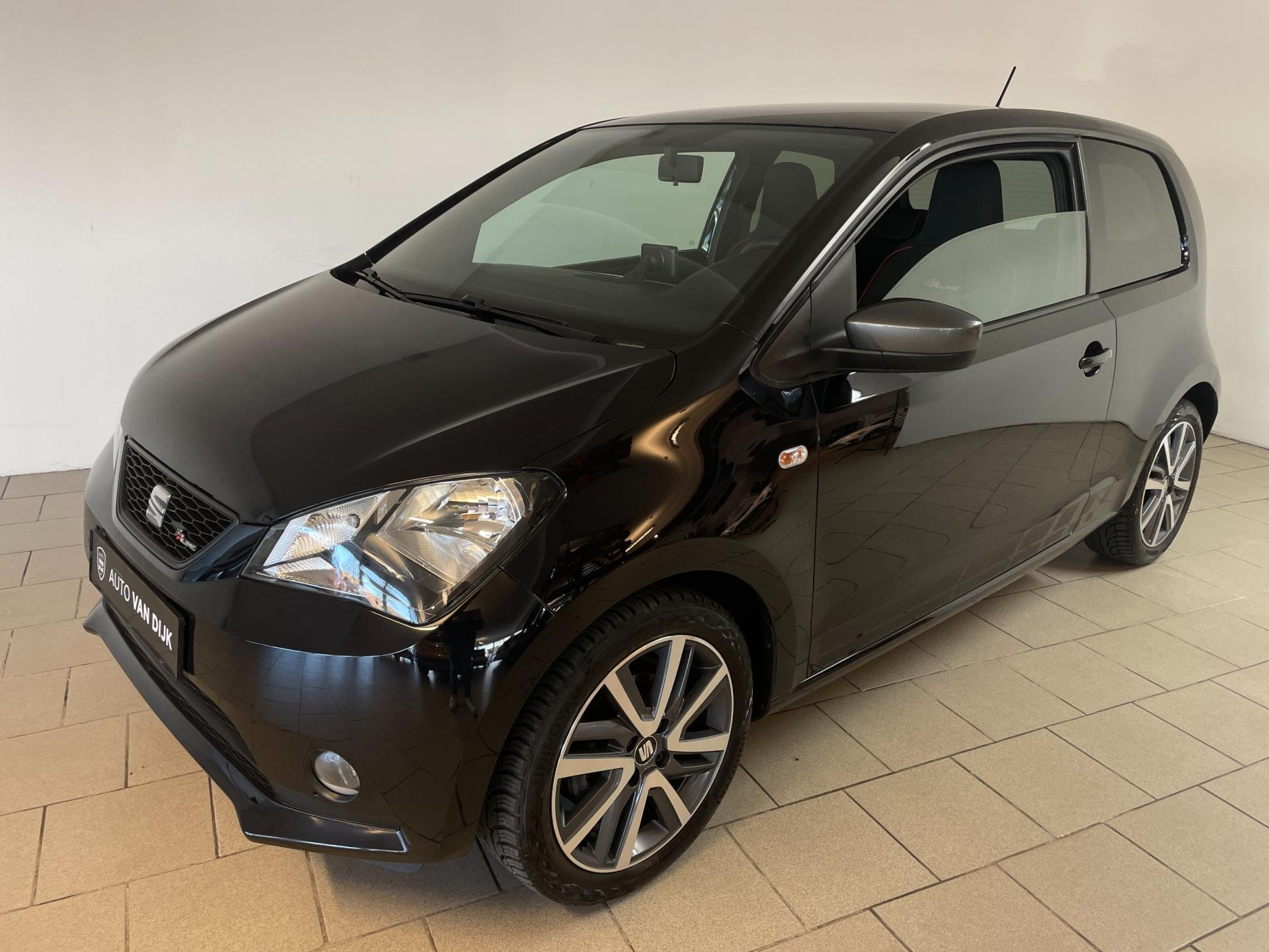 SEAT Mii 1.0 FR-Line 75PK AIRCO NAVI CRUISE PDC LED PRIVACY GLAS SPORTINT VELGEN NIEUWSTAAT