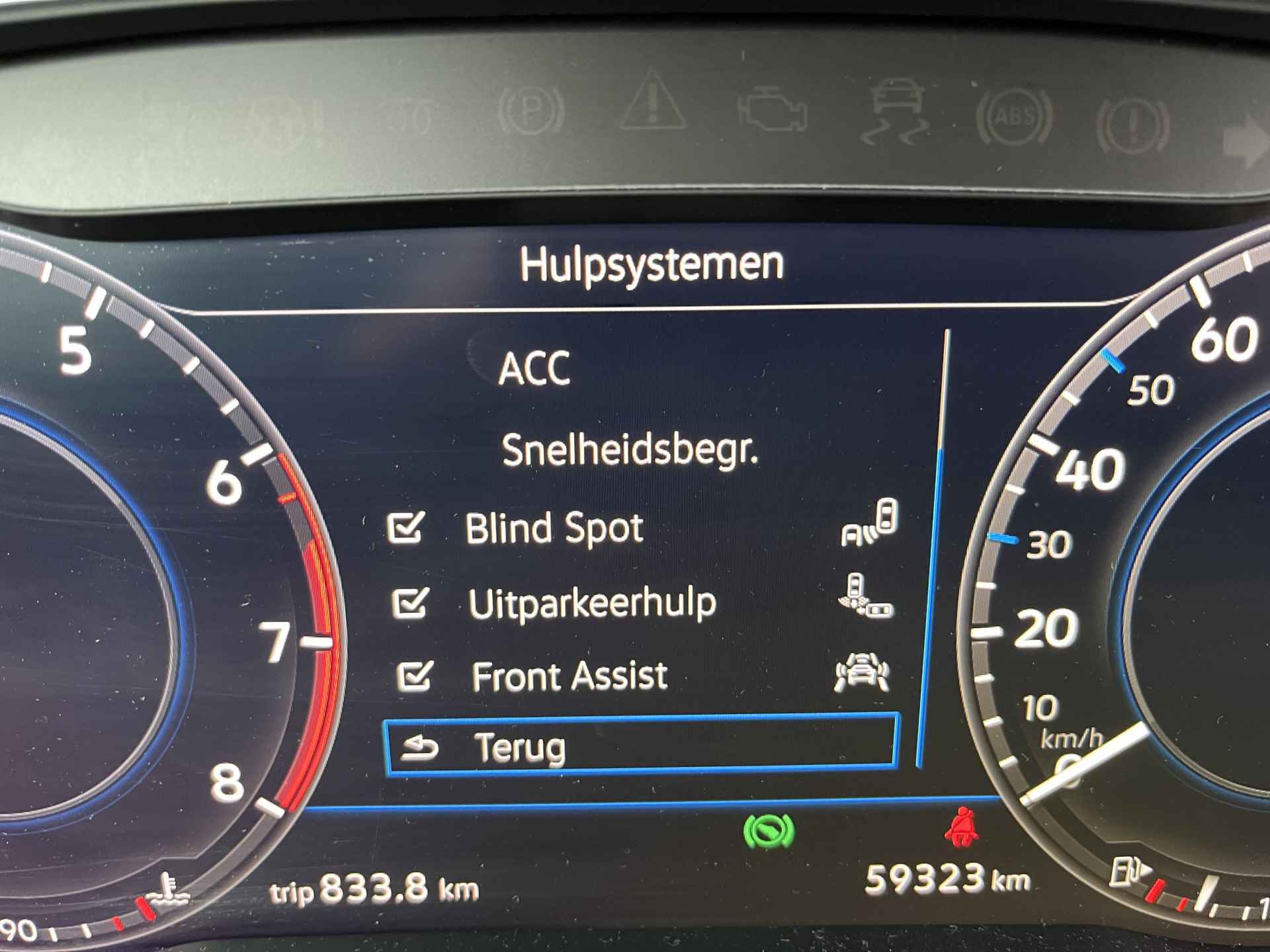 Volkswagen GOLF Variant 1.5 TSI R-Line / AUTOMAAT/ DIGITAL DASH/ NAVI/ ADAPT-CRUISE/ BLUETOOTH/ PARK. SENSOREN + CAMERA/ CLIMA/ STOELVERWARMING - 21/23