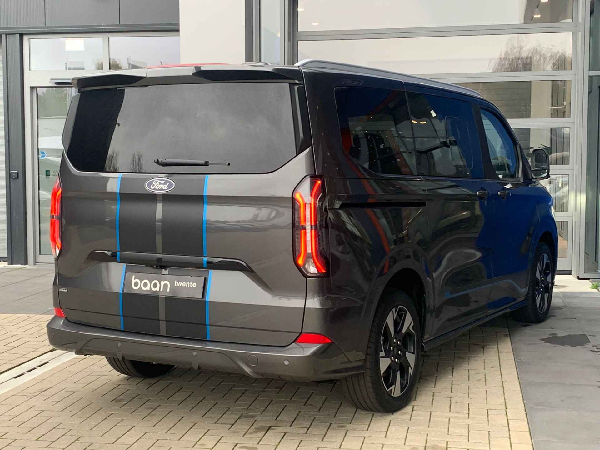 Ford Tourneo Custom PHEV 233PK L1 Sport | Geel kenteken | Incl. BPM & BTW | 8 Persoons | Panoramadak | Inklapbare trekhaak | 1.850kg trekgw. - 4/49