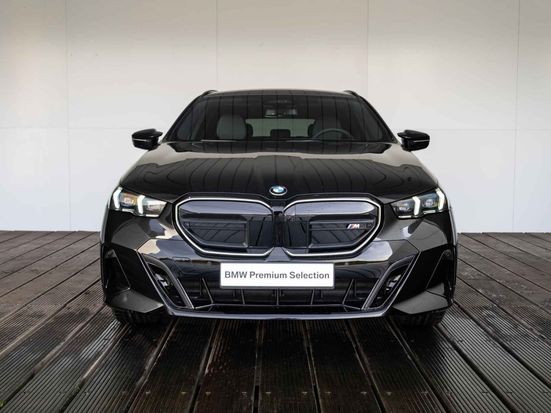 BMW i5 Touring eDrive40 M Sportpakket Pro | Travel Pack | Elektrische Trekhaak | Stoelventilatie | Bowers & Wilkins - 3/41