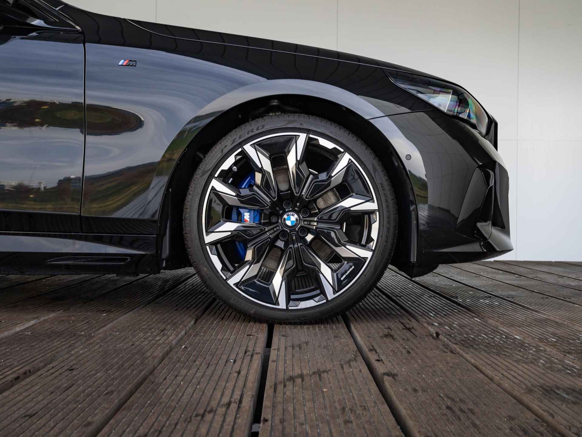 BMW i5 Touring eDrive40 M Sportpakket Pro | Travel Pack | Elektrische Trekhaak | Stoelventilatie | Bowers & Wilkins - 6/41