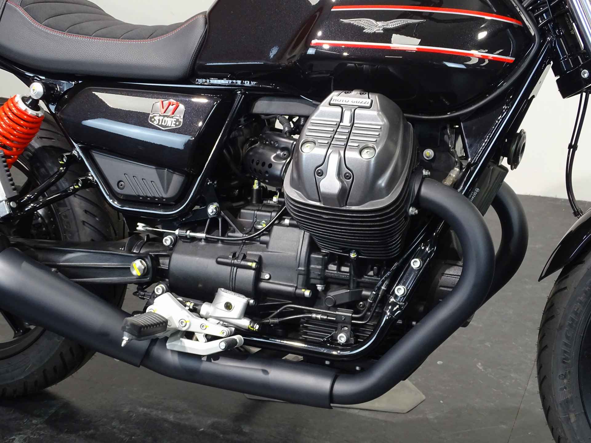 Moto Guzzi V 7 STONE SPECIAL EDITION - 4/13