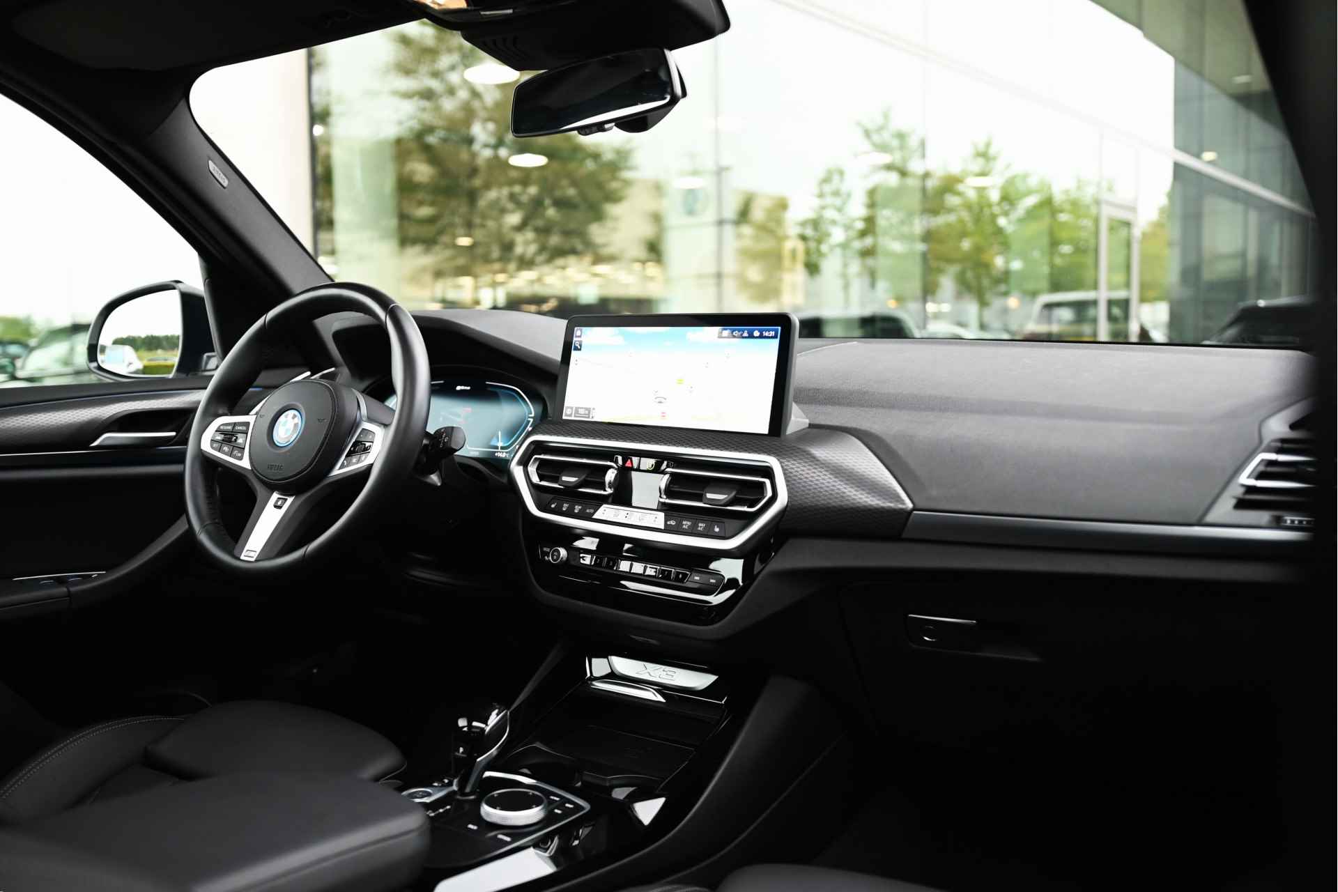 BMW X3 xDrive30e High Executive M Sport Automaat / Panoramadak / Trekhaak / LED / Sportstoelen / Stoelverwarming / Active Cruise Control / Live Cockpit Professional / Parking Assistant - 4/32