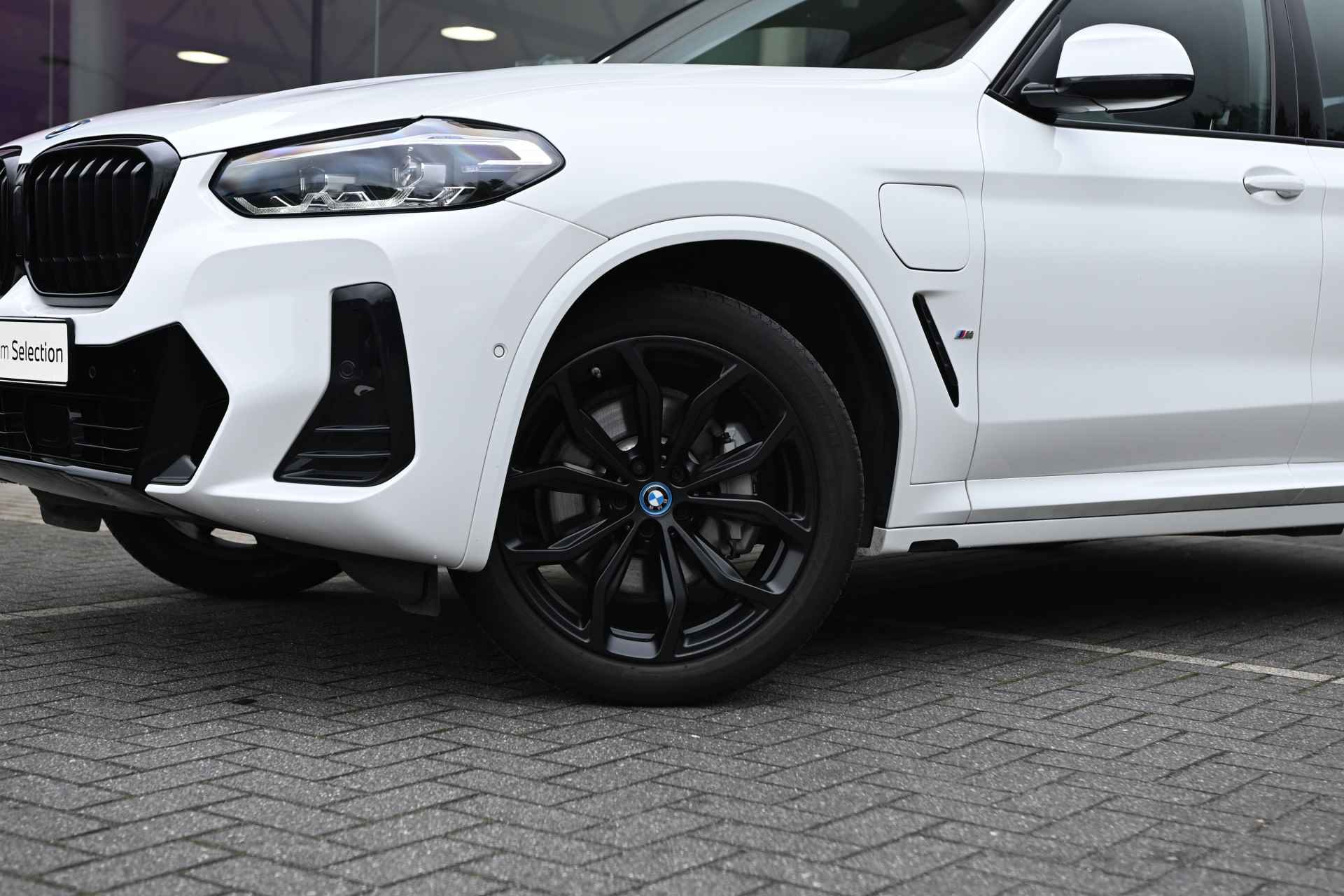 BMW X3 xDrive30e High Executive M Sport Automaat / Panoramadak / Trekhaak / LED / Sportstoelen / Stoelverwarming / Active Cruise Control / Live Cockpit Professional / Parking Assistant - 15/32