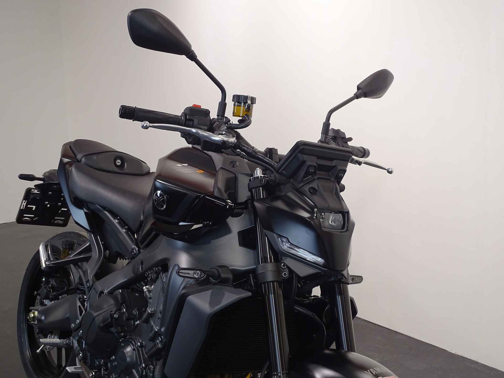 Yamaha MT-09 - 3/12