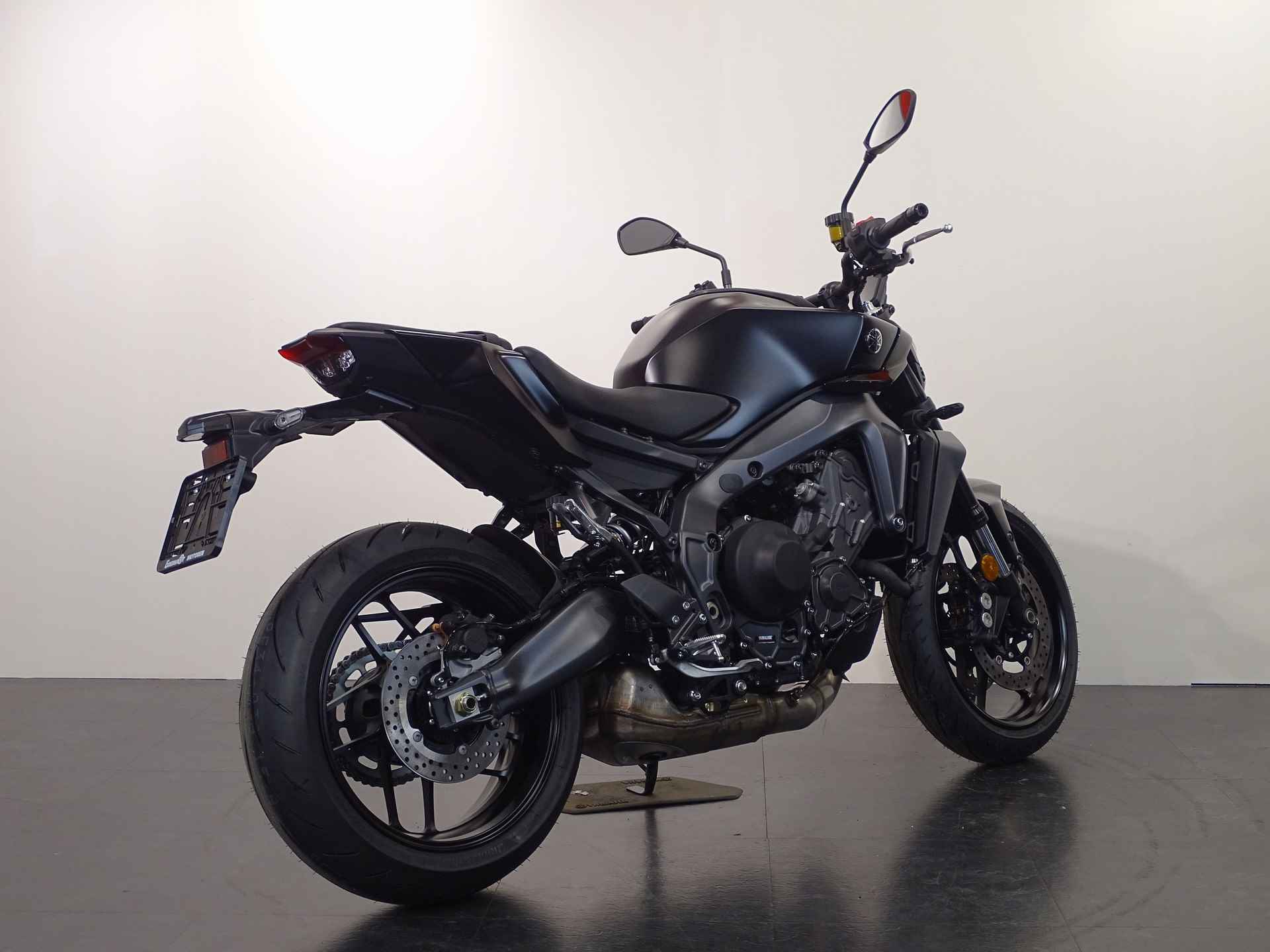 Yamaha MT-09 - 11/12