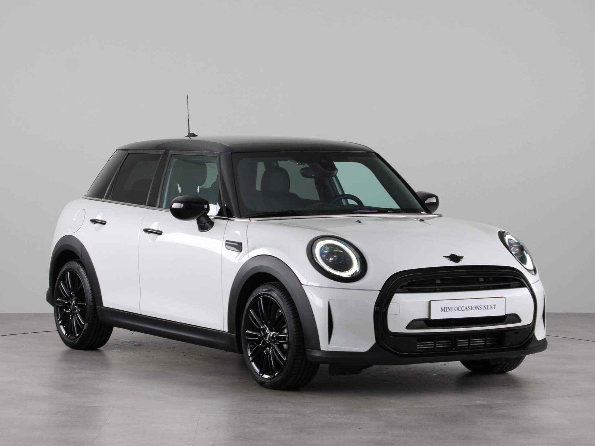 MINI 5-deurs Cooper Camden Edition Aut. - 8/23