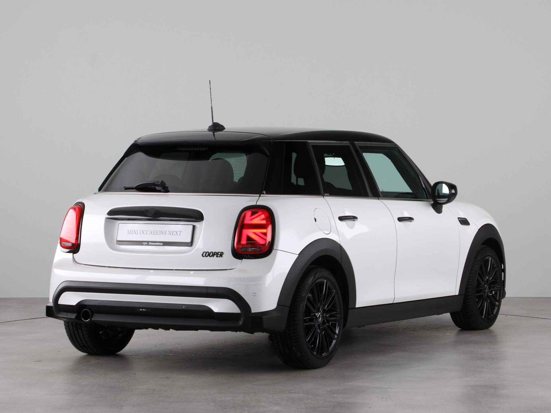 MINI 5-deurs Cooper Camden Edition Aut. - 10/23