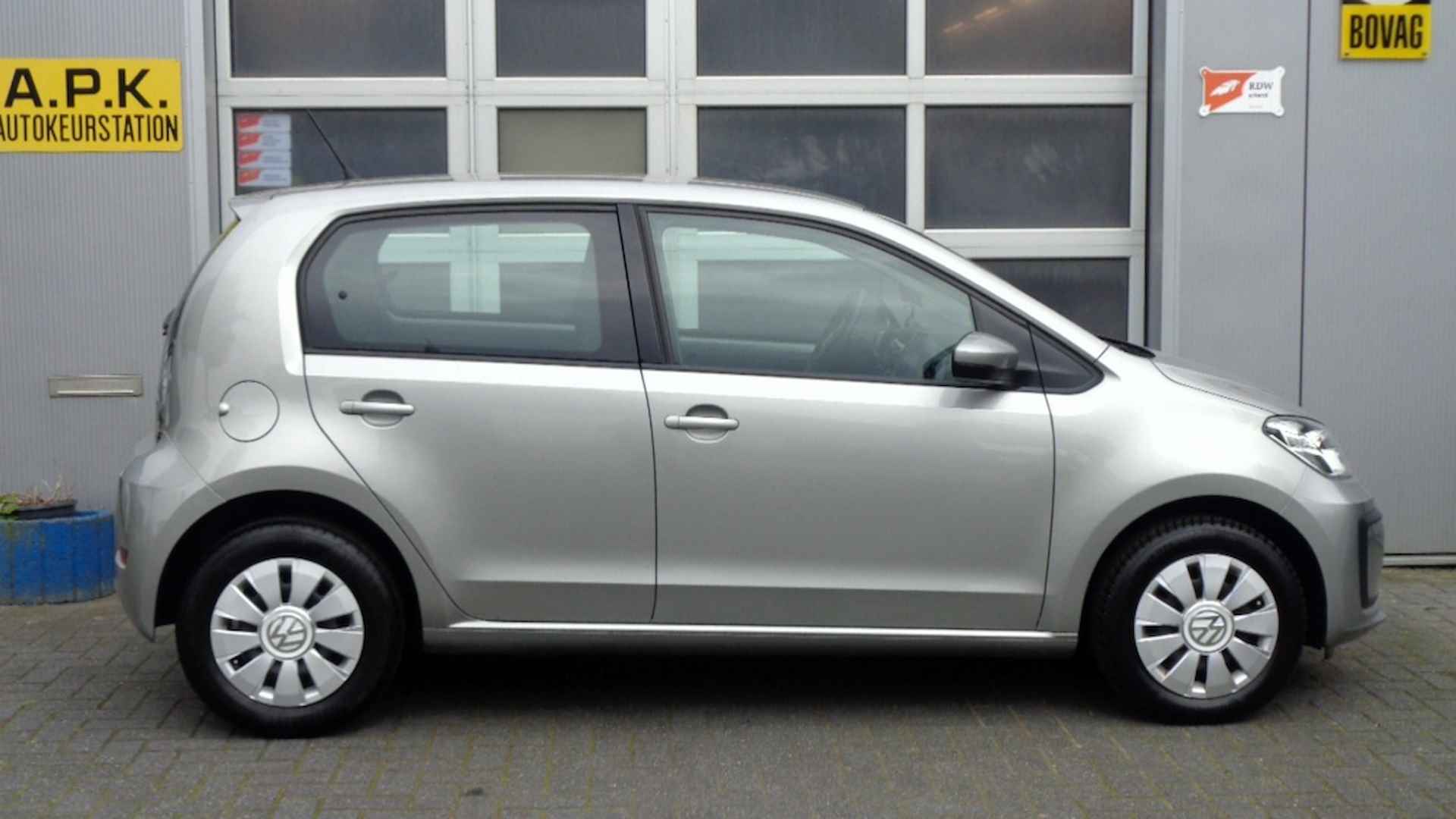 Volkswagen Up! *5 deurs *weinig km *Mobiliteit 1.0 BMT move up! - 6/19