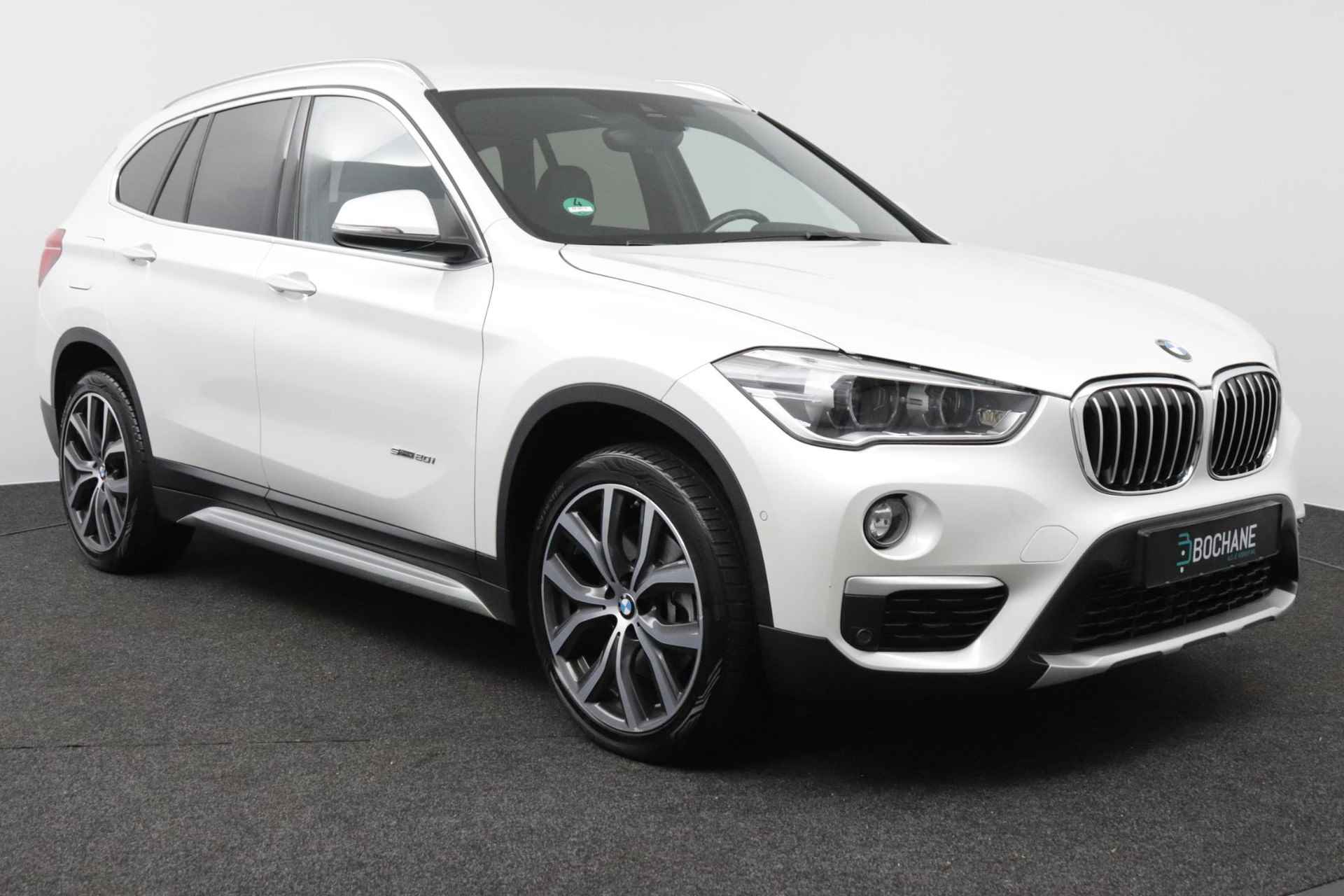 BMW X1 sDrive20i | 192PK | 1e Eigenaar| Dealeronderhouden|  Parel Wit Metallic| LED Koplampen| - 7/45