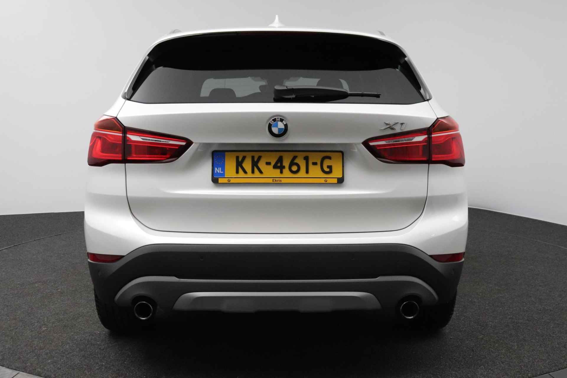 BMW X1 sDrive20i | 192PK | 1e Eigenaar| Dealeronderhouden|  Parel Wit Metallic| LED Koplampen| - 12/45