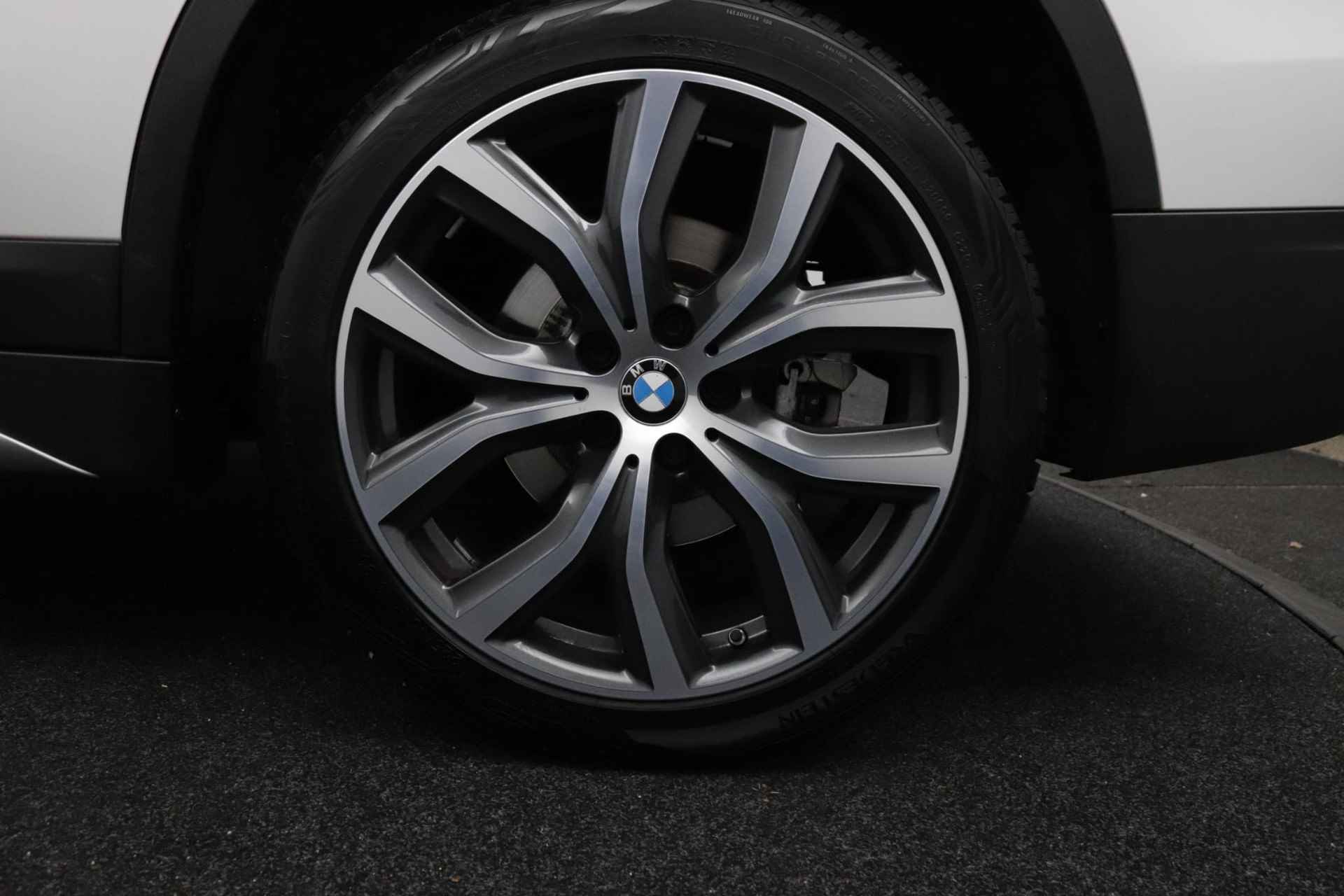 BMW X1 sDrive20i | 192PK | 1e Eigenaar| Dealeronderhouden|  Parel Wit Metallic| LED Koplampen| - 41/45