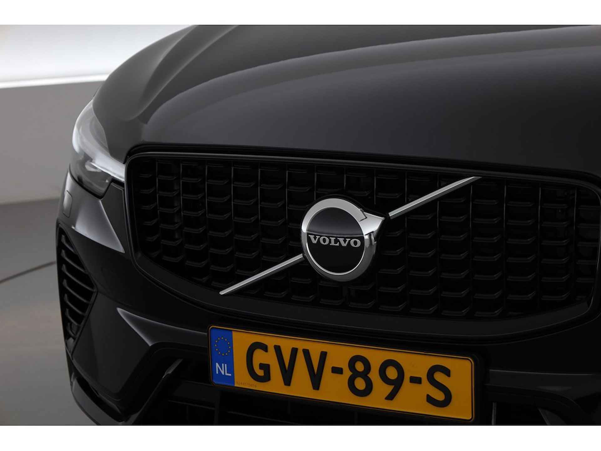 Volvo XC60 2.0 350PK T6 Plug-in hybrid AWD Plus Dark, Pano, Trekhaak, H&K Audio, stoel + stuurverw. - 3/34