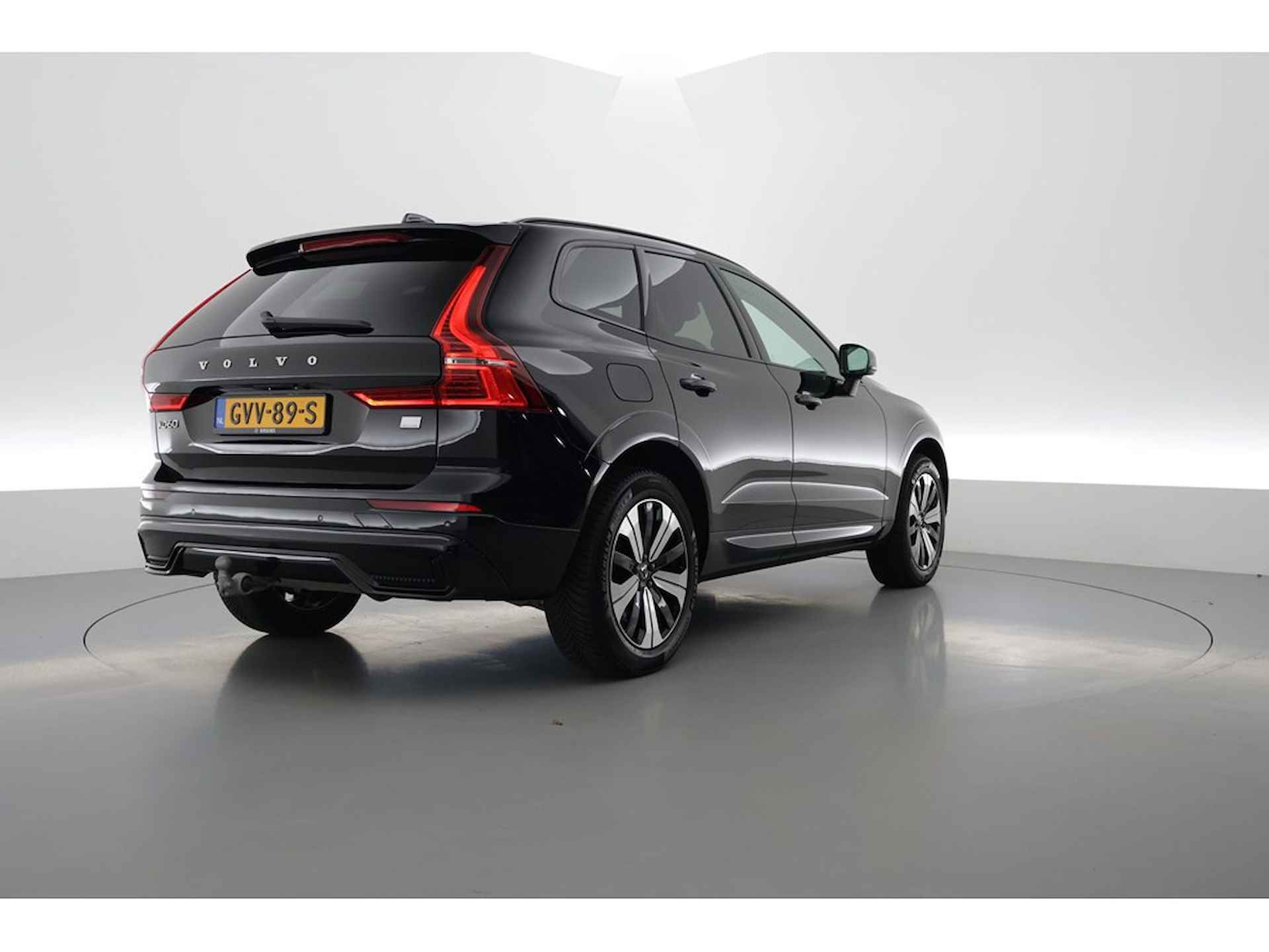 Volvo XC60 2.0 350PK T6 Plug-in hybrid AWD Plus Dark, Pano, Trekhaak, H&K Audio, stoel + stuurverw. - 5/34