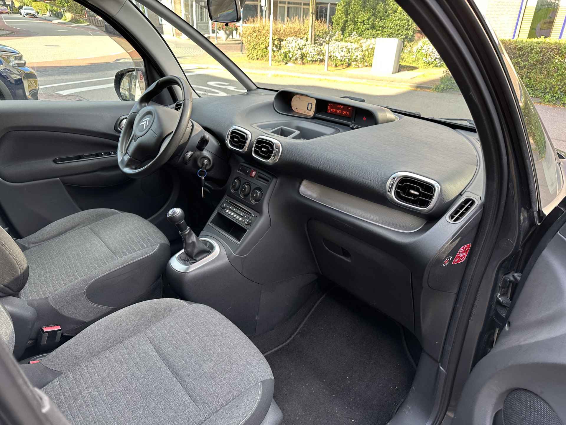 Citroën C3 Picasso 1.2 PureTech Tendance All-in prijs Airco/Trekhaak/Cruise/Parkeer sensoren - 16/17