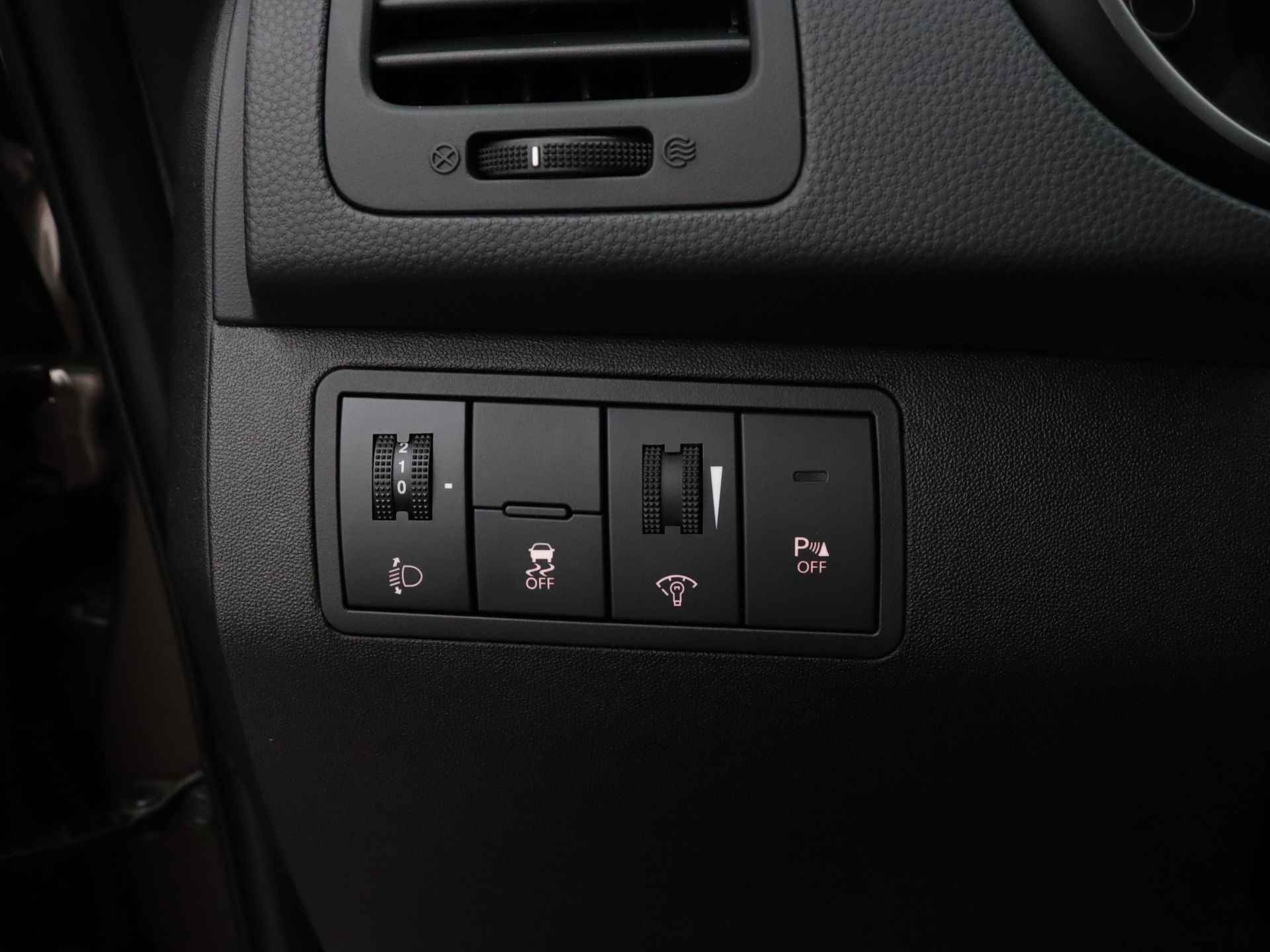 Kia Venga 1.6 CVVT First Edition Automaat | Navigatie | Achteruitrijcamera | Parkeersensoren | NL Auto | Inclusief 12 Maanden Bovag Garantie - 28/38