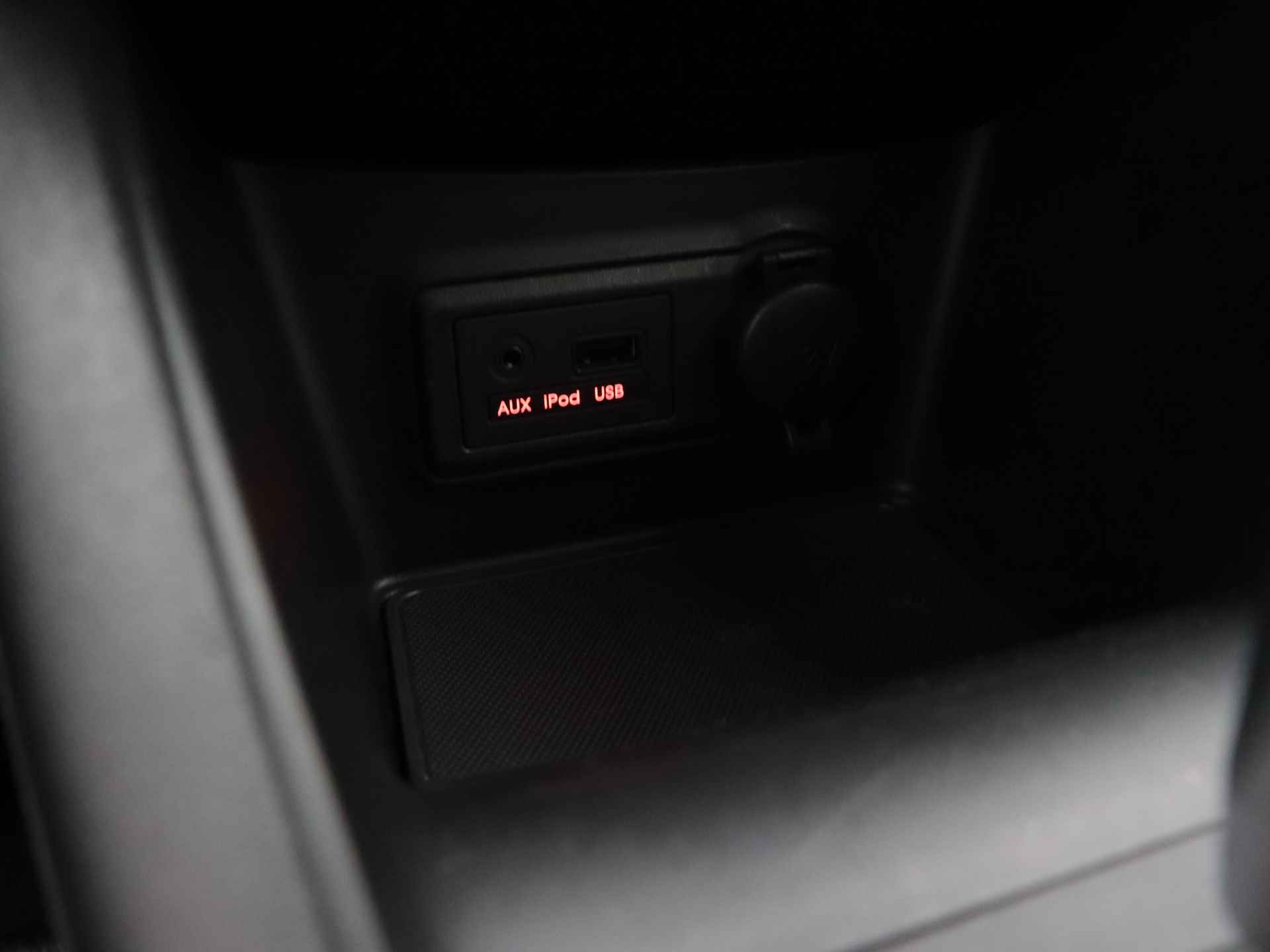 Kia Venga 1.6 CVVT First Edition Automaat | Navigatie | Achteruitrijcamera | Parkeersensoren | NL Auto | Inclusief 12 Maanden Bovag Garantie - 29/38